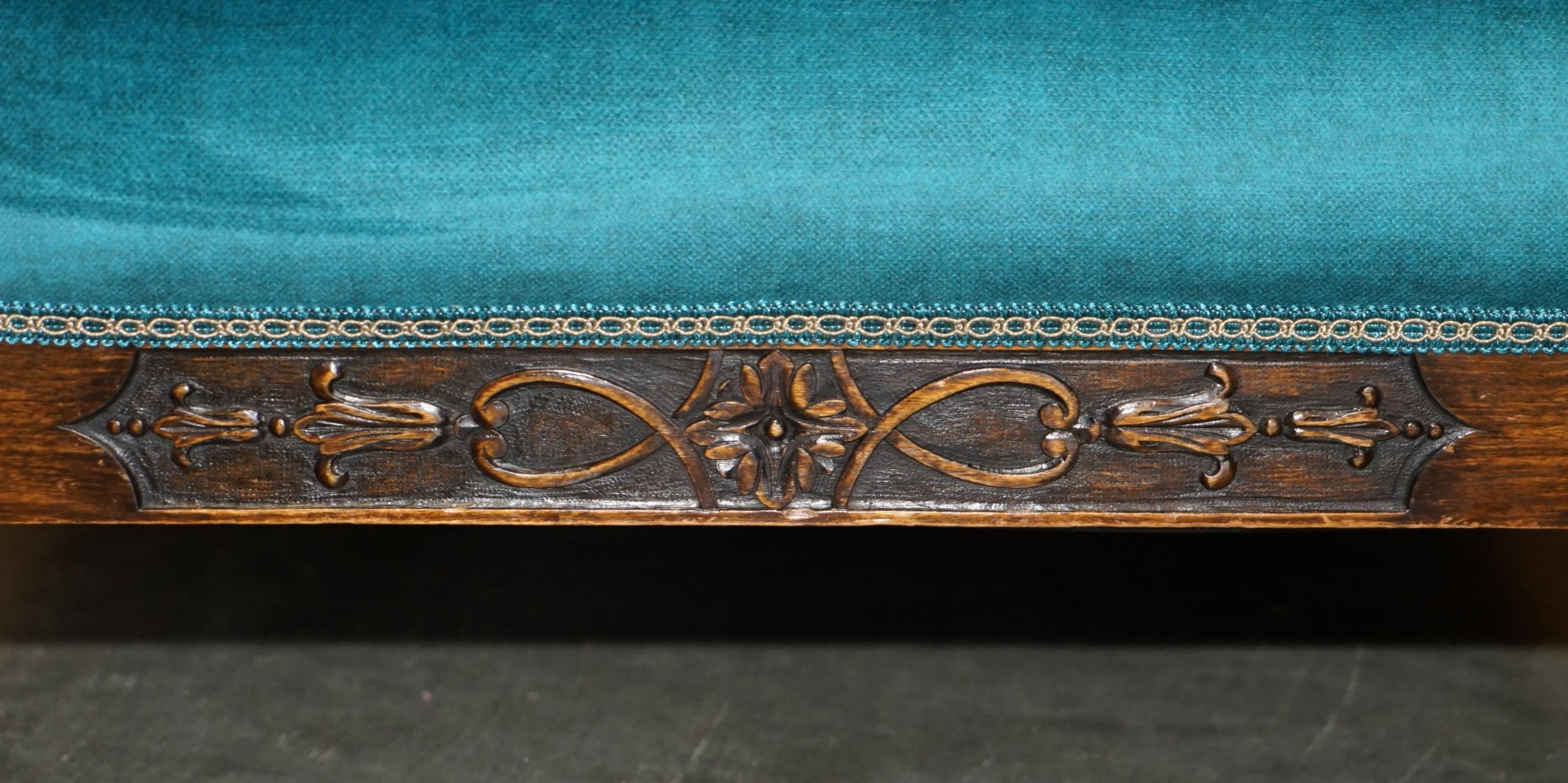 RESTORED ANTIQUE CIRCA 1900 BLUE VELVET CLAW & BALL FEET SOFA & ARMCHAIR SUiTE For Sale 8