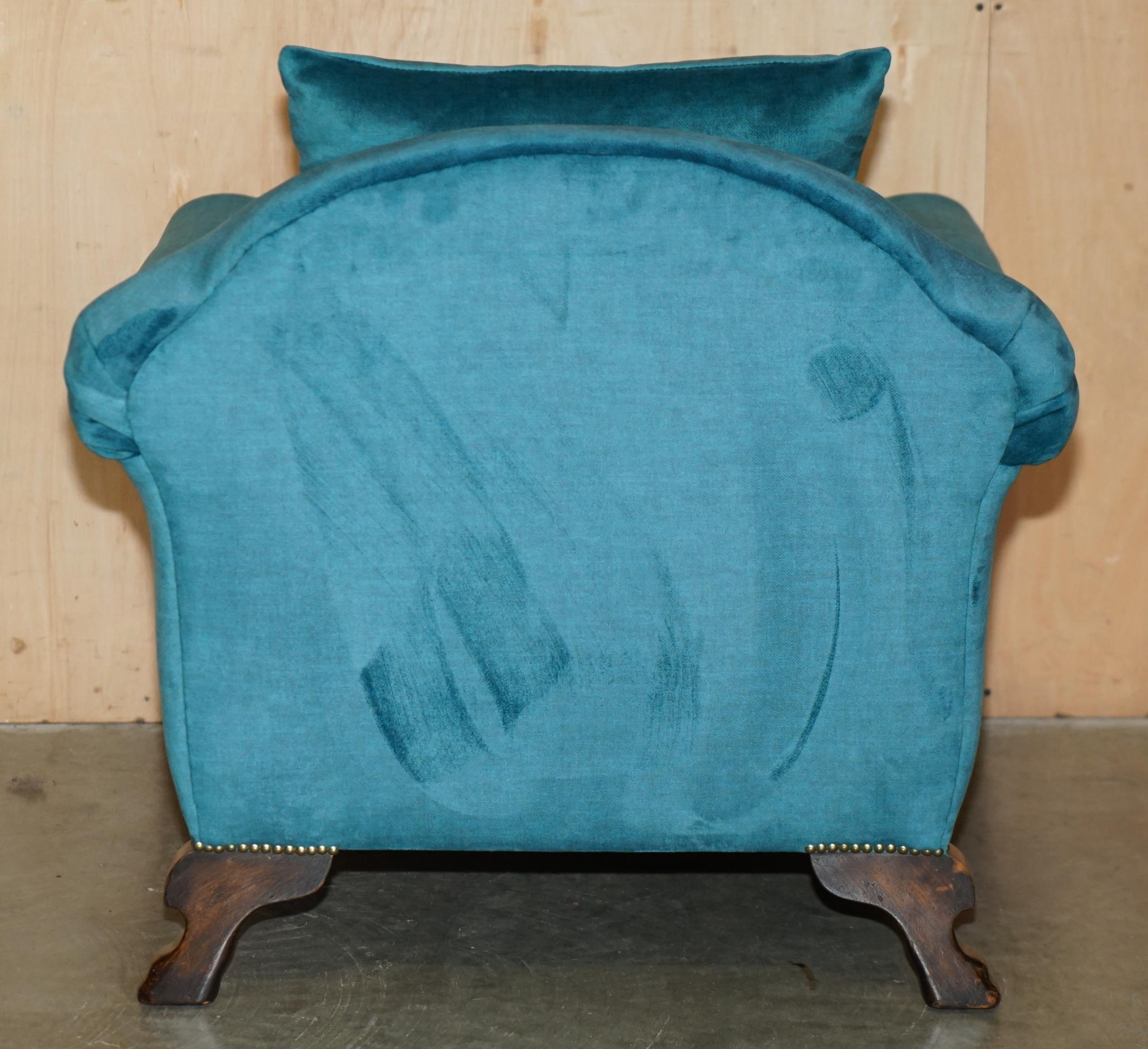RESTORED ANTIQUE CIRCA 1900 BLUE VELVET CLAW & BALL FEET SOFA & ARMCHAIR SUiTE For Sale 10