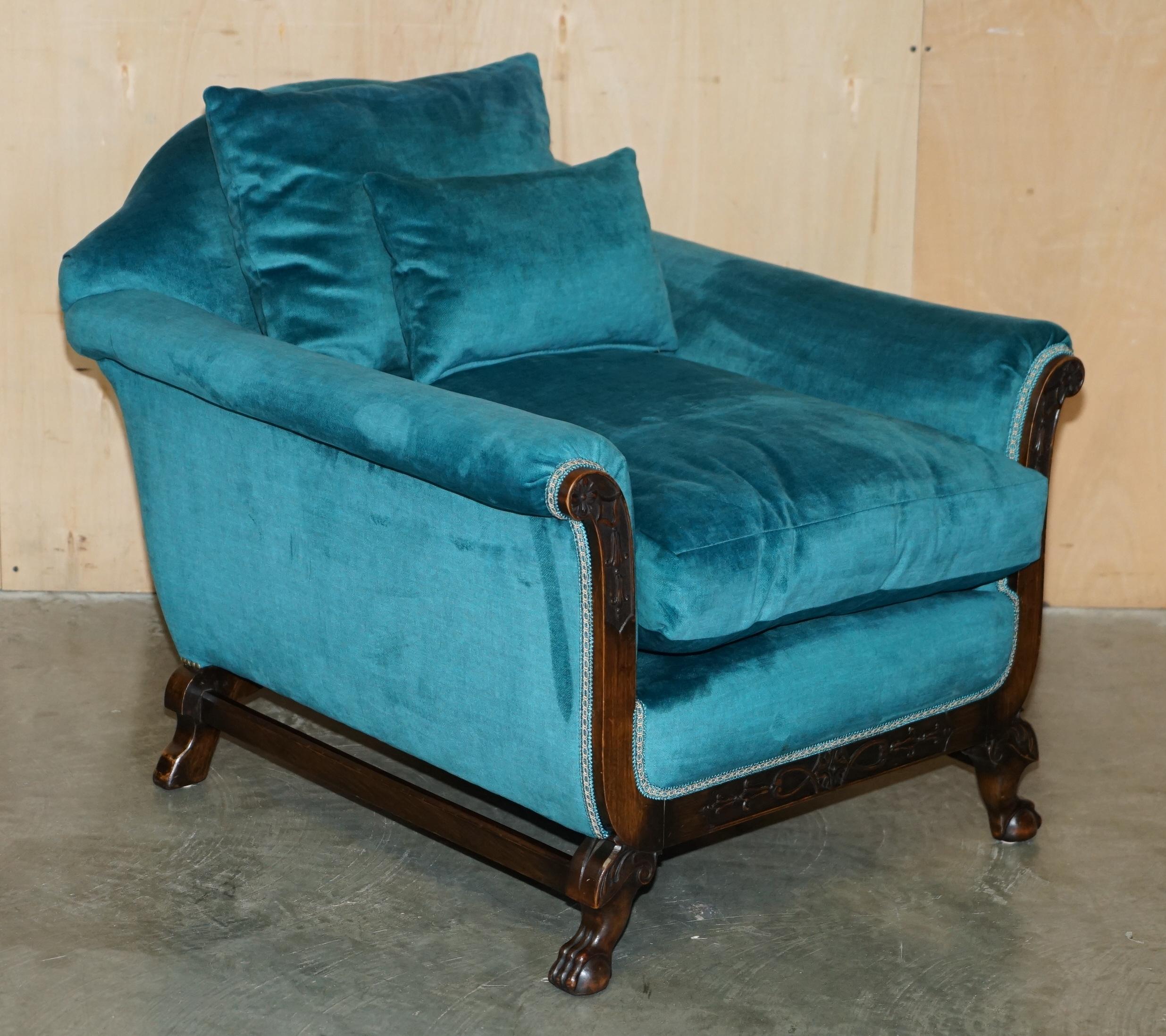 RESTORED ANTIQUE CIRCA 1900 BLUE VELVET CLAW & BALL FEET SOFA & ARMCHAIR SUiTE For Sale 12