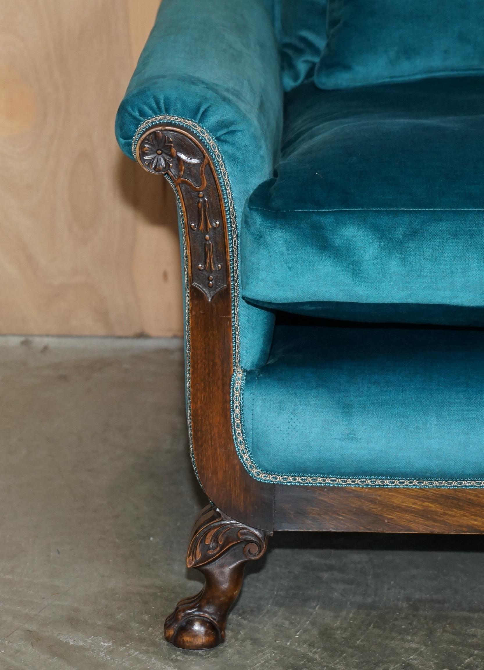 English RESTORED ANTIQUE CIRCA 1900 BLUE VELVET CLAW & BALL FEET SOFA & ARMCHAIR SUiTE For Sale