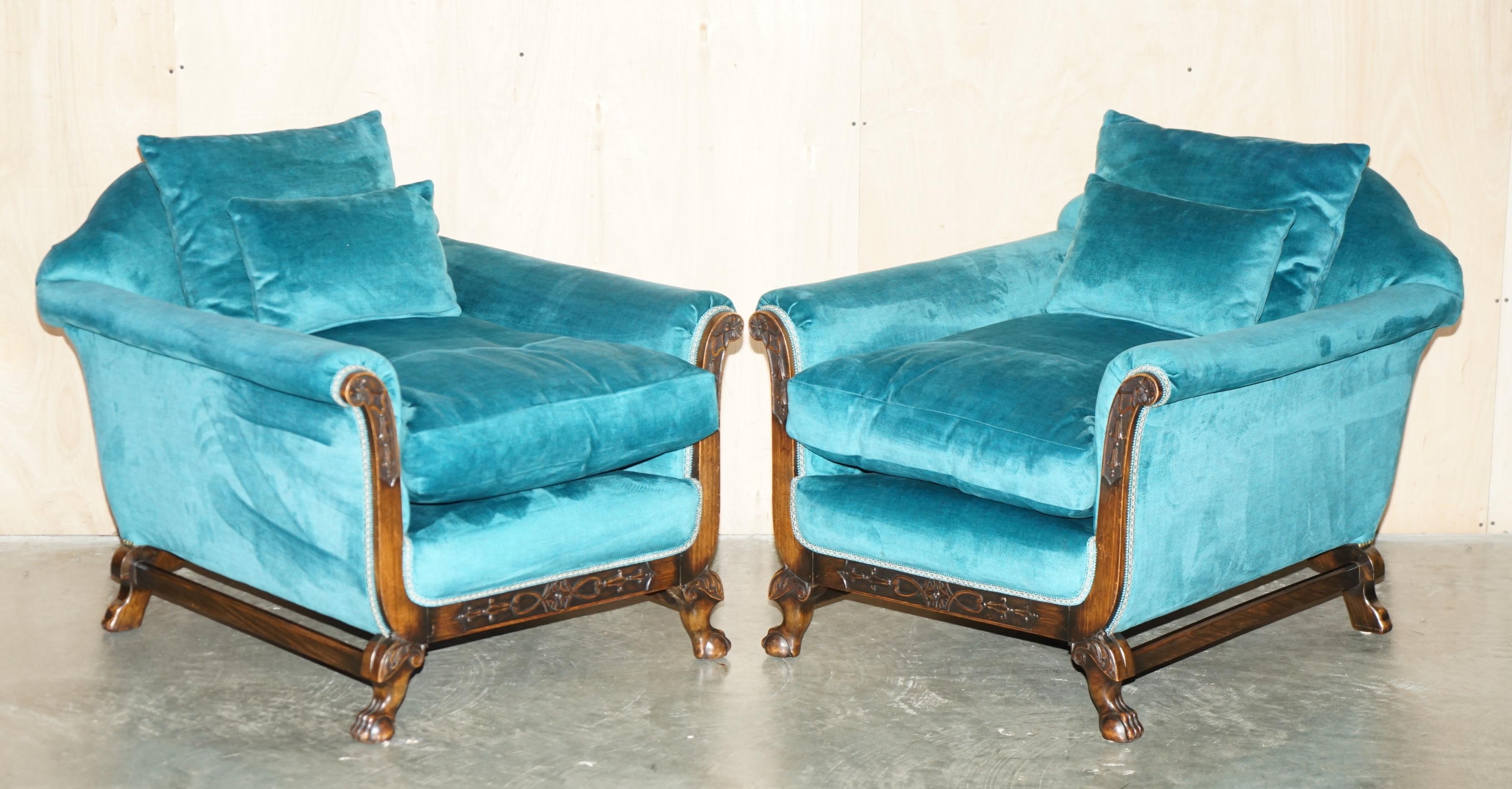 RESTORED ANTIQUE CIRCA 1900 BLUE VELVET CLAW & BALL FEET SOFA & ARMCHAIR SUiTE For Sale 1