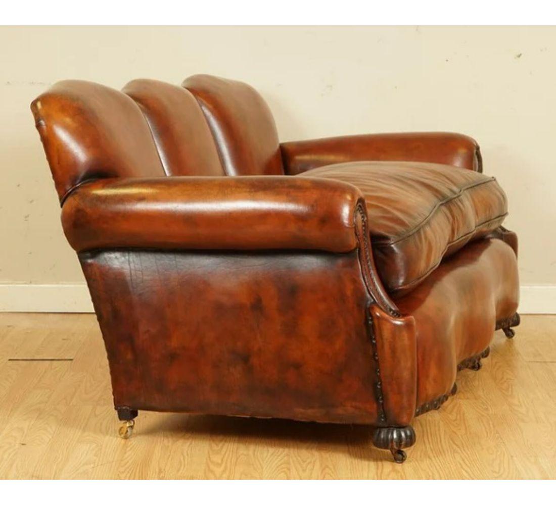 Coussin rempli de plumes pour canapé Edouardien ancien restauré et teint à la main en brun whisky en vente 1
