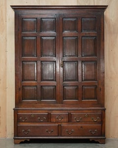 RESTORED ANTIQUE GEORGiAN CIRCA 1720 PANELLED OAK HOUSEKEEPERS CUPBOARD WARDROBE