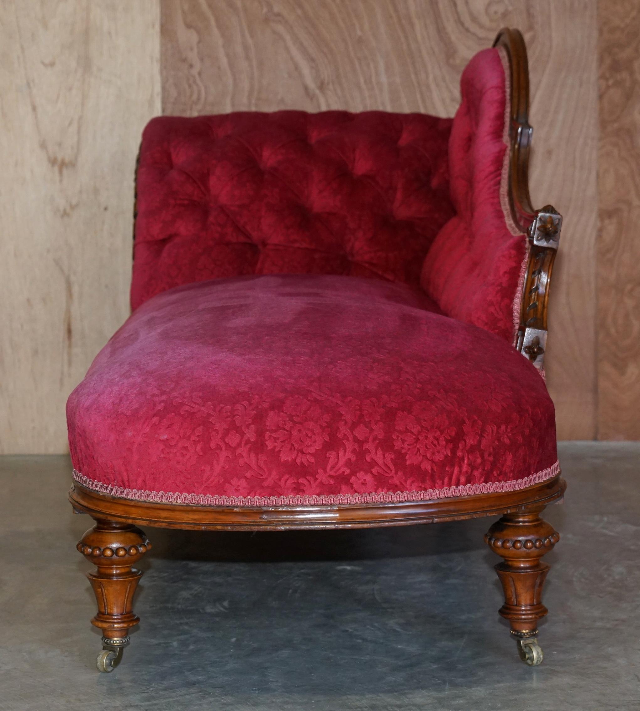 Restored Antique Howard & Son's Berners Street Chesterfield Chaise Lounge Sofa For Sale 9