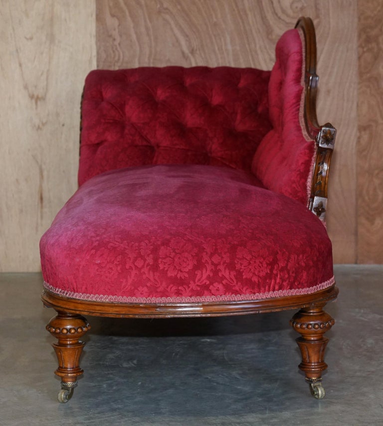Restored Antique Howard & Son's Berners Street Chesterfield Chaise Lounge Sofa For Sale 11