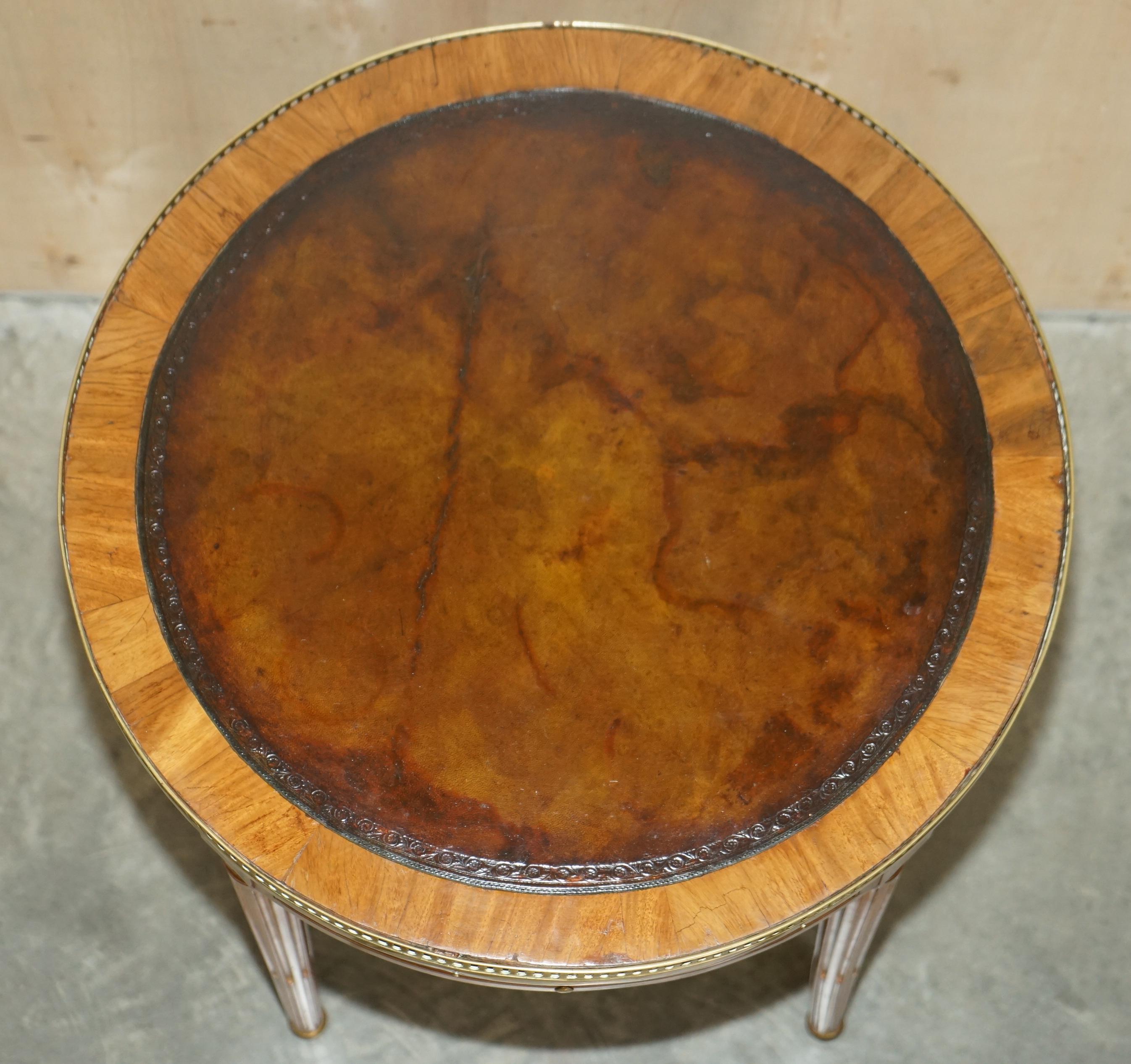 Tables d'appoint anciennes Napoléon III restaurées avec plateau en cuir marron en vente 4