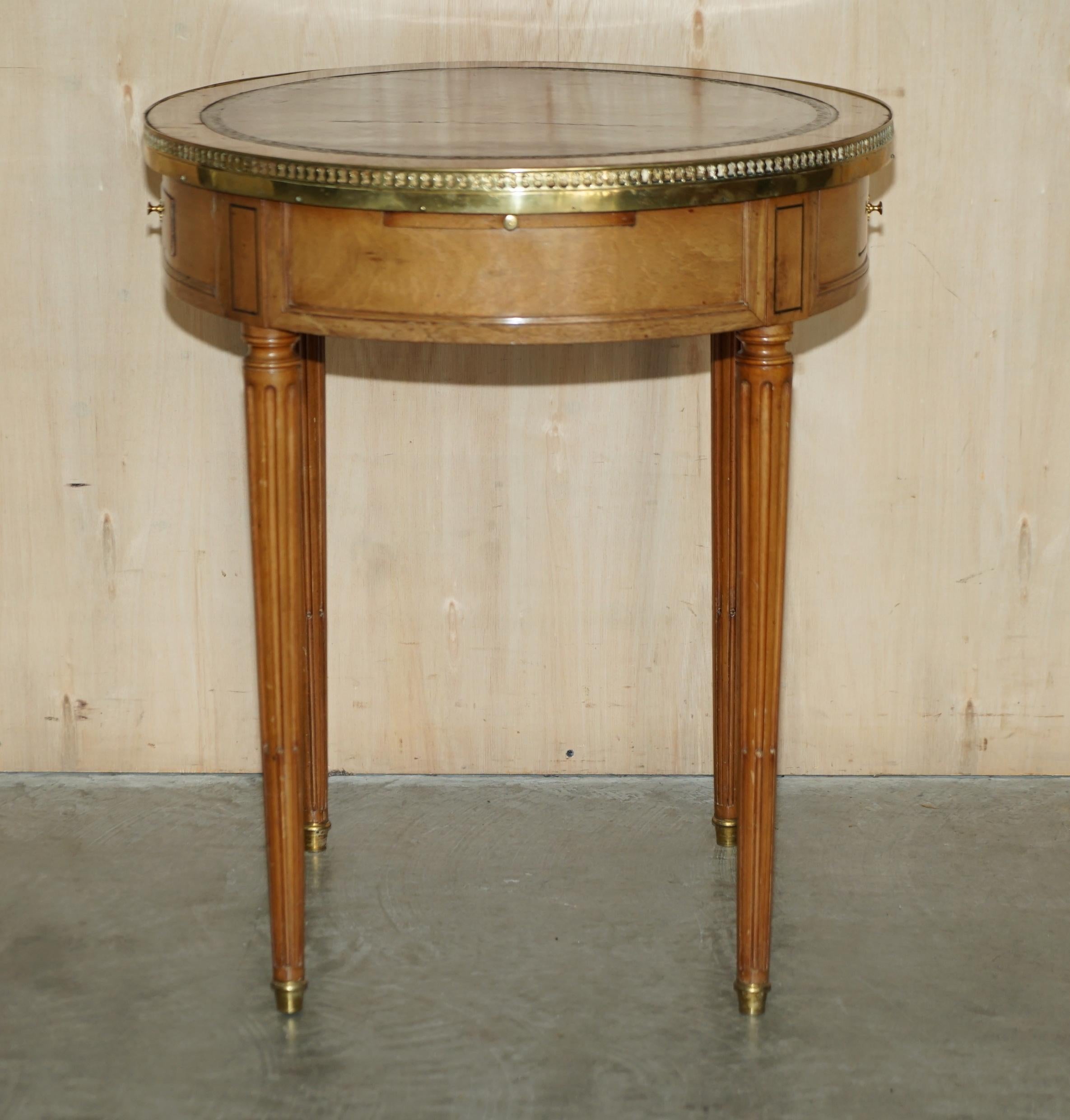 Tables d'appoint anciennes Napoléon III restaurées avec plateau en cuir marron en vente 6