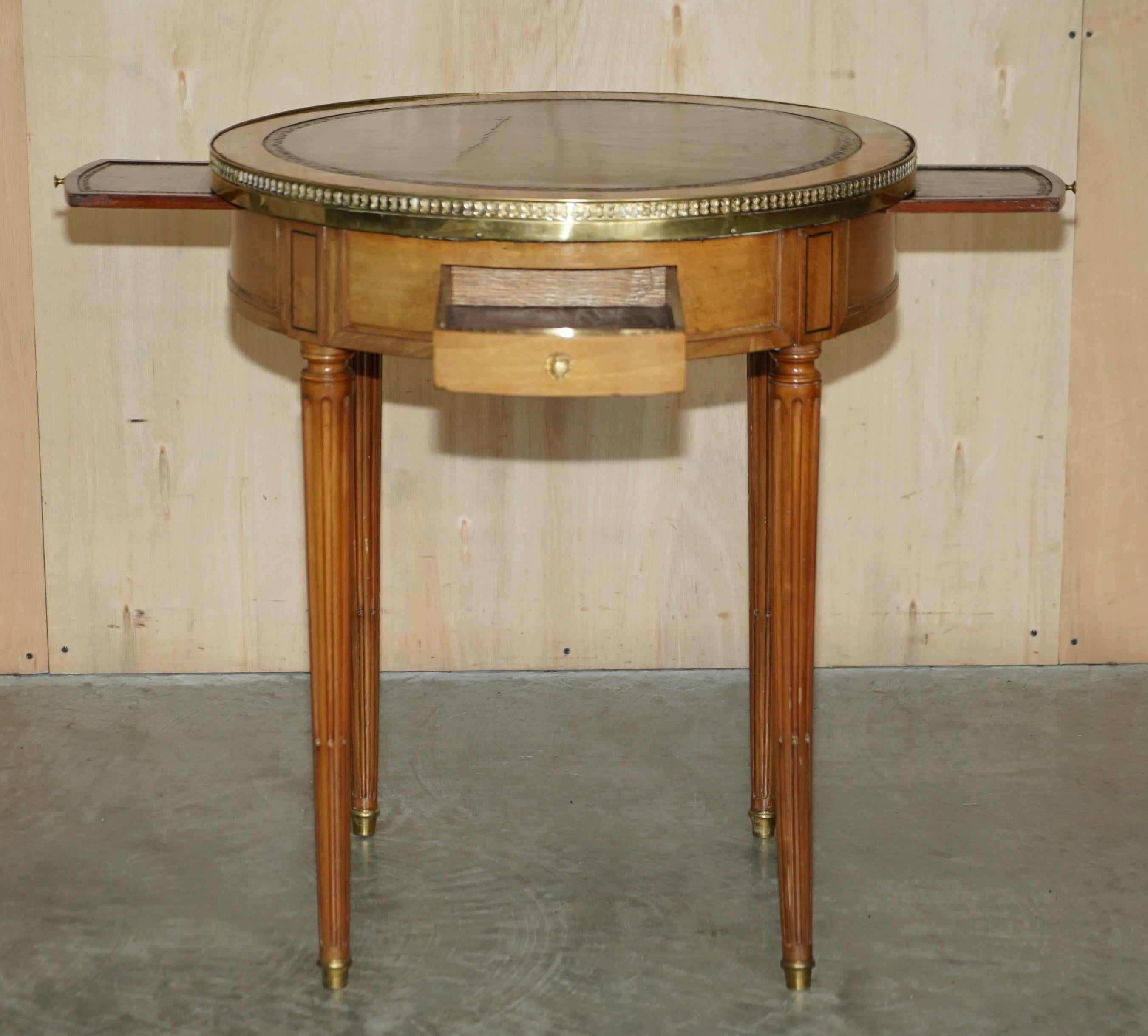 Tables d'appoint anciennes Napoléon III restaurées avec plateau en cuir marron en vente 10