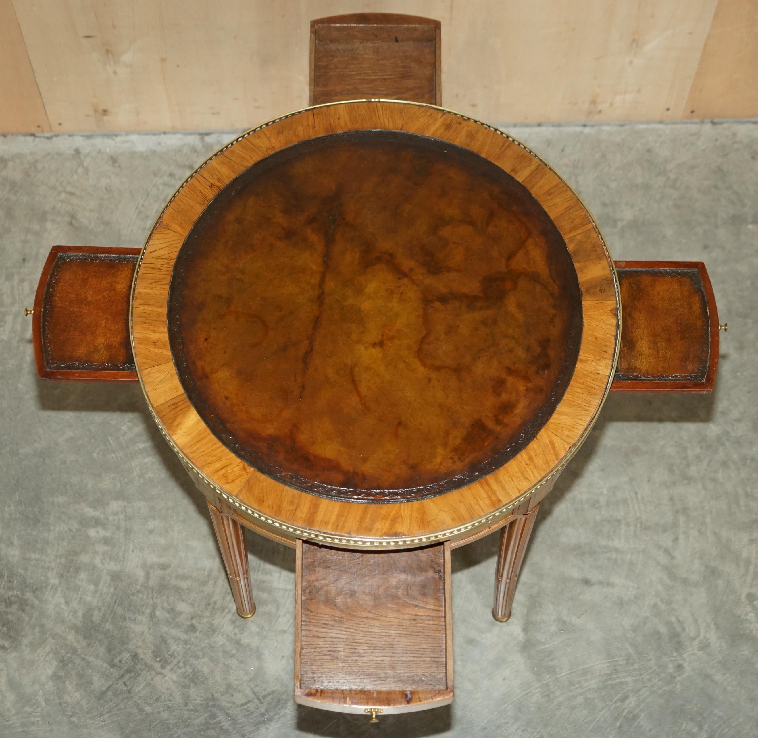 Tables d'appoint anciennes Napoléon III restaurées avec plateau en cuir marron en vente 11