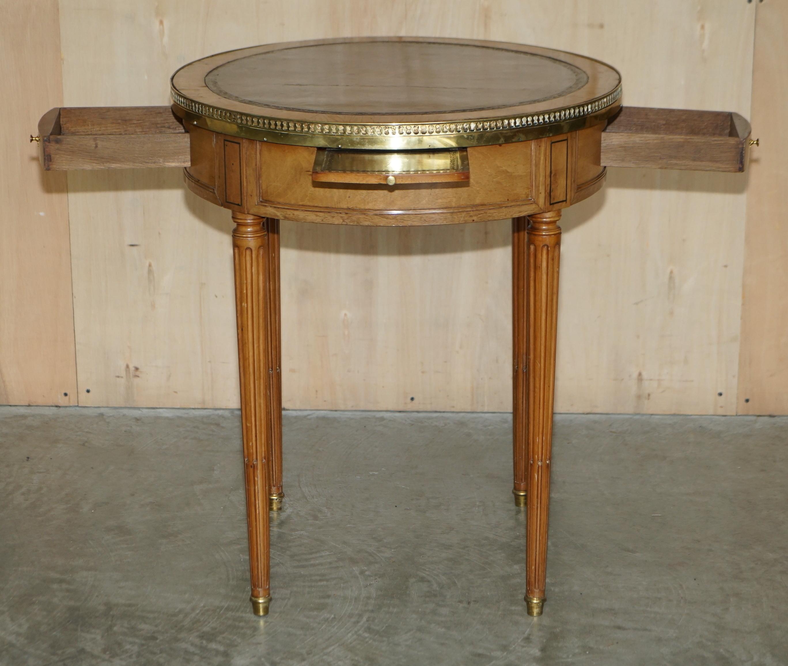 Tables d'appoint anciennes Napoléon III restaurées avec plateau en cuir marron en vente 13