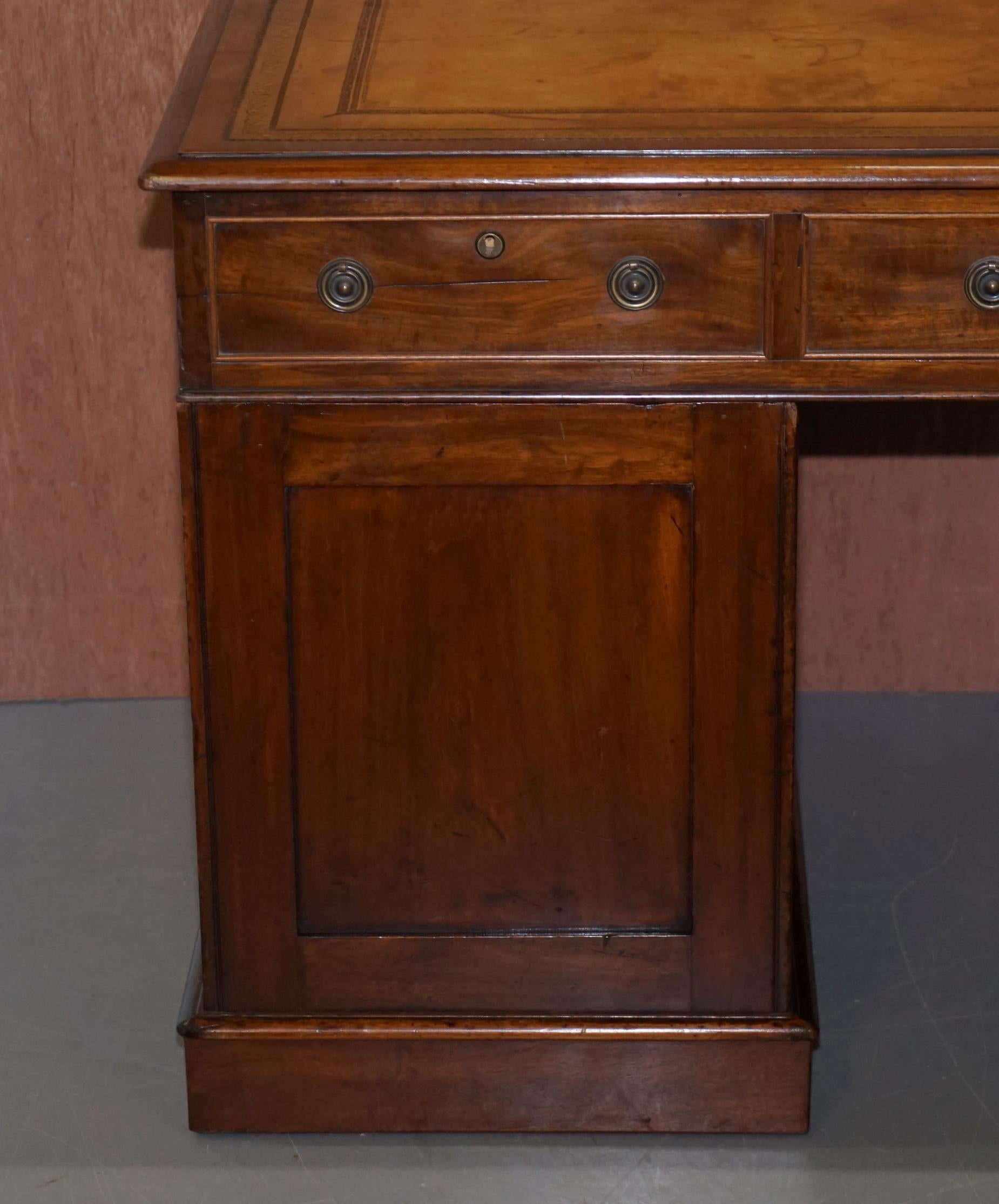 Restored Antique Regency circa 1810-1820 Hardwood Pedestal Desk Brown Leather 9