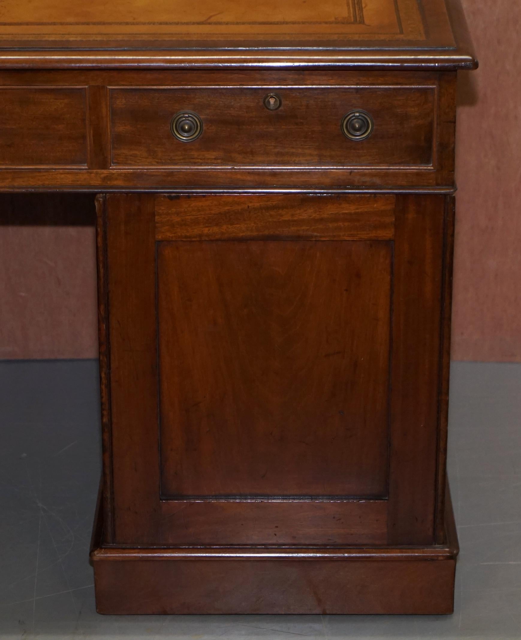 Restored Antique Regency circa 1810-1820 Hardwood Pedestal Desk Brown Leather 10