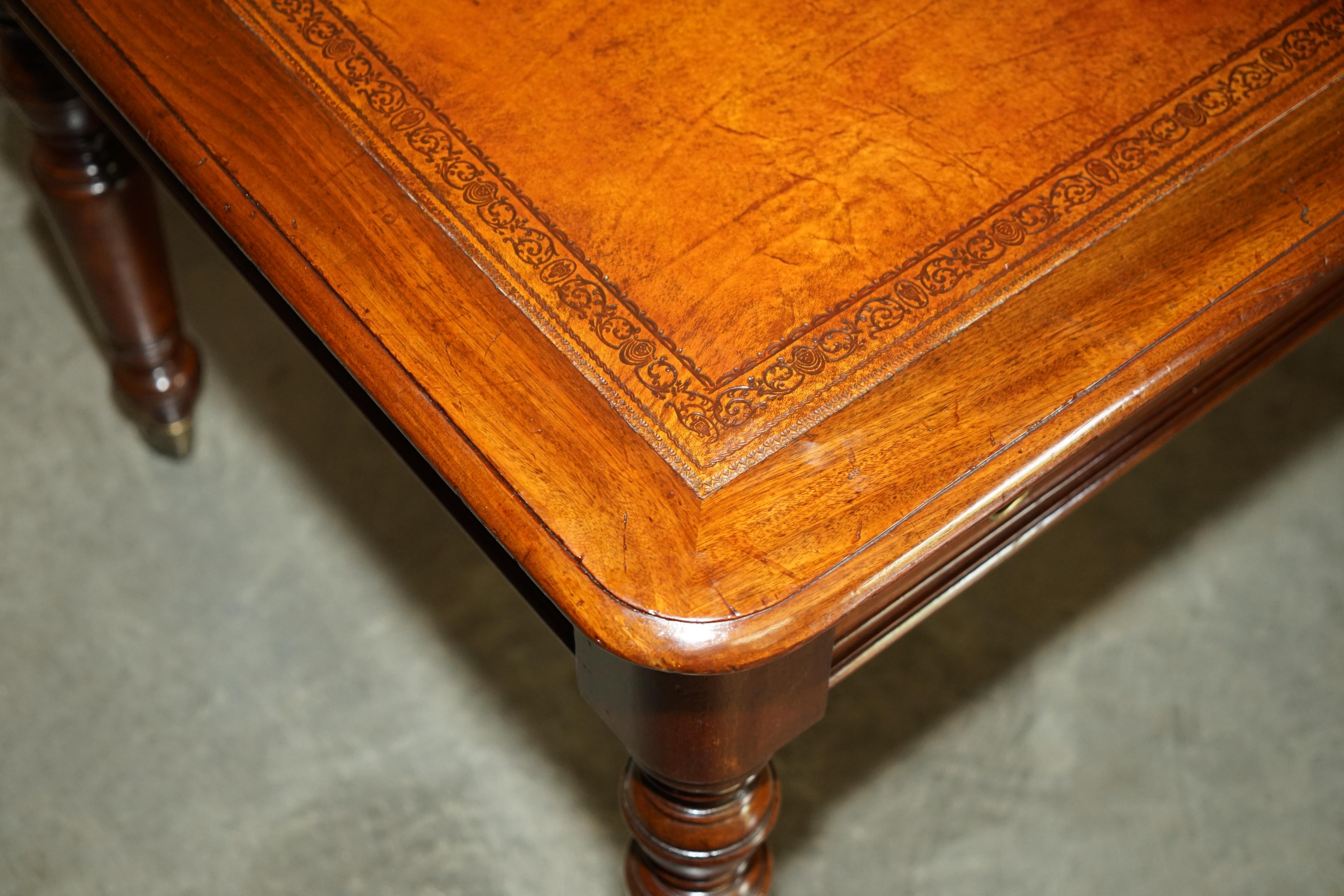 RESTORED ANTIQUE ViCTORIAN HOWARD & SON'S BROWN LEATHER LIBRARY DINING TABLE en vente 5