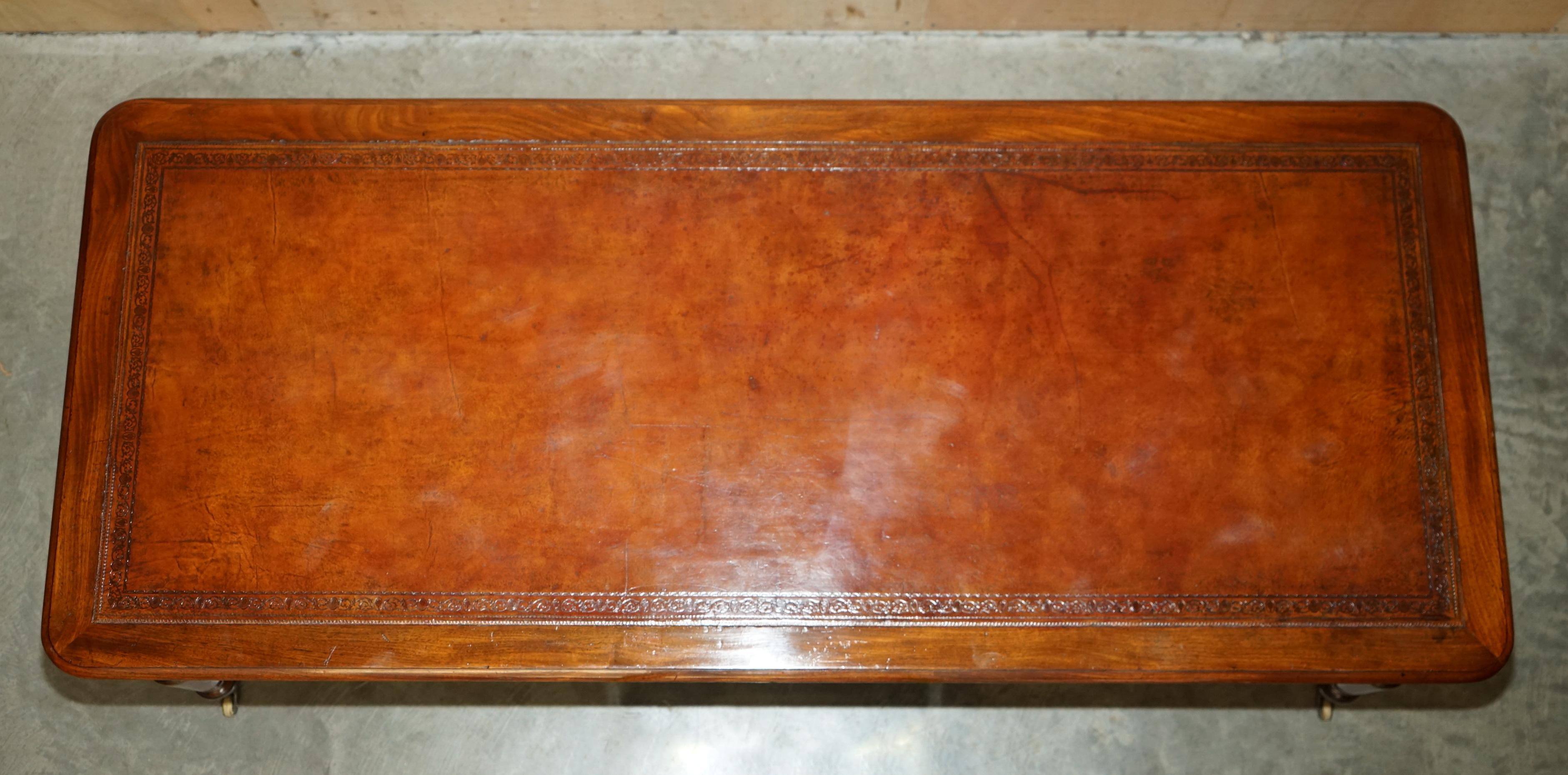 RESTORED ANTIQUE ViCTORIAN HOWARD & SON'S BROWN LEATHER LIBRARY DINING TABLE en vente 1