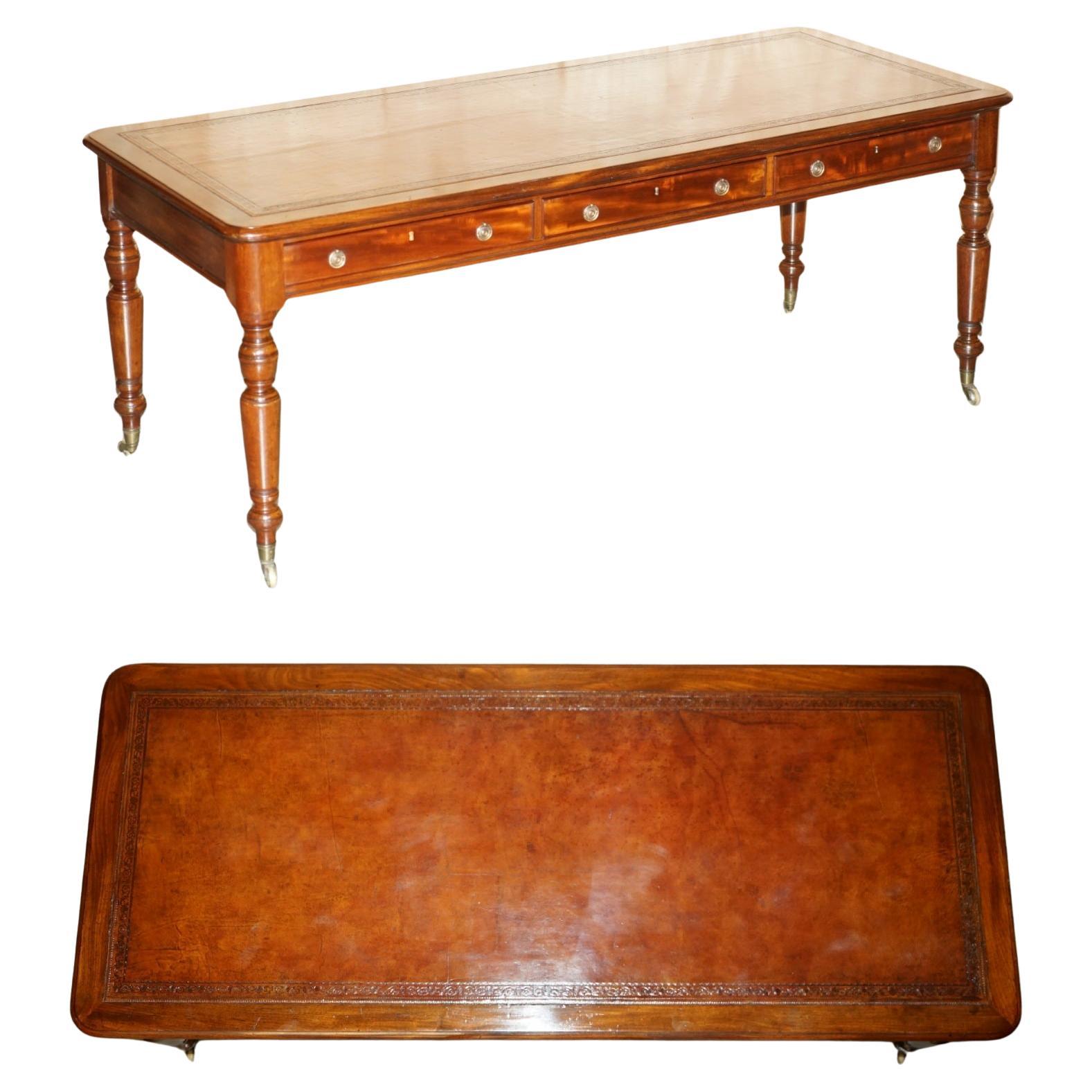 RESTORED ANTIQUE ViCTORIAN HOWARD & SON'S BROWN LEATHER LIBRARY DINING TABLE en vente