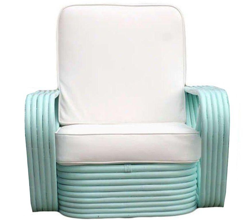 Sedie in rattan con bracci pretzel quadrati a cinque fili e basi impilate nello stile di Paul Frankl. Entrambe le sedie sono state dipinte professionalmente in modo personalizzato con una finitura color turchese acqua.

Nel prezzo è inclusa una
