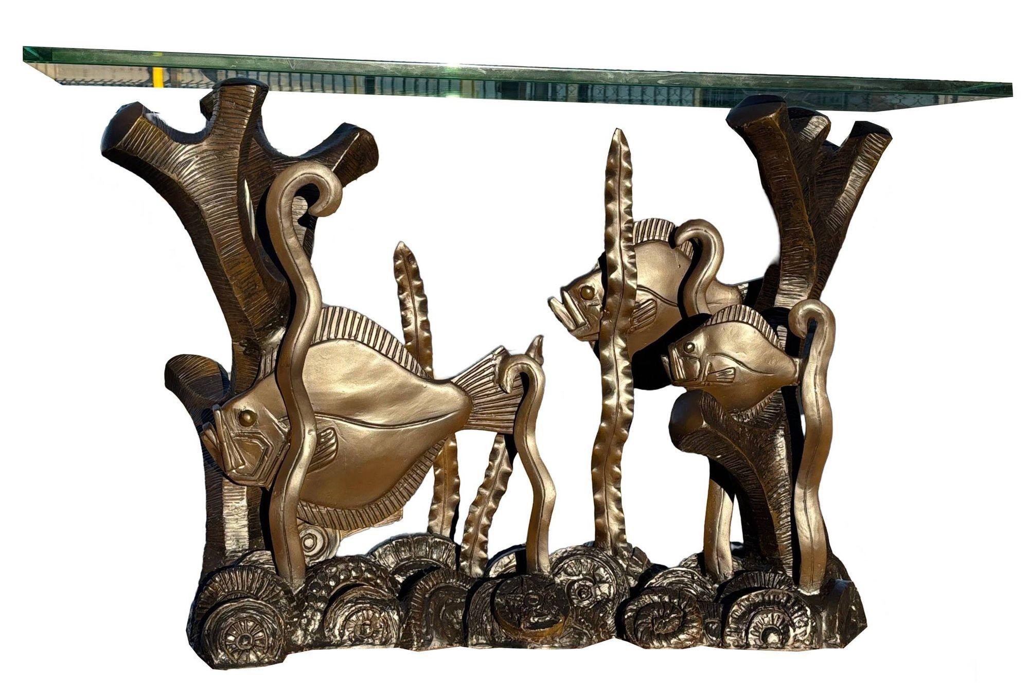 Dieses fachmännisch restaurierte Bronzegussstück mit seinem bezaubernden Wasserthema und den komplizierten Details wurde ursprünglich im berühmten Phyllis Morris Showroom in Los Angeles erworben. Sein Design ist vielseitig und kann als Basis für