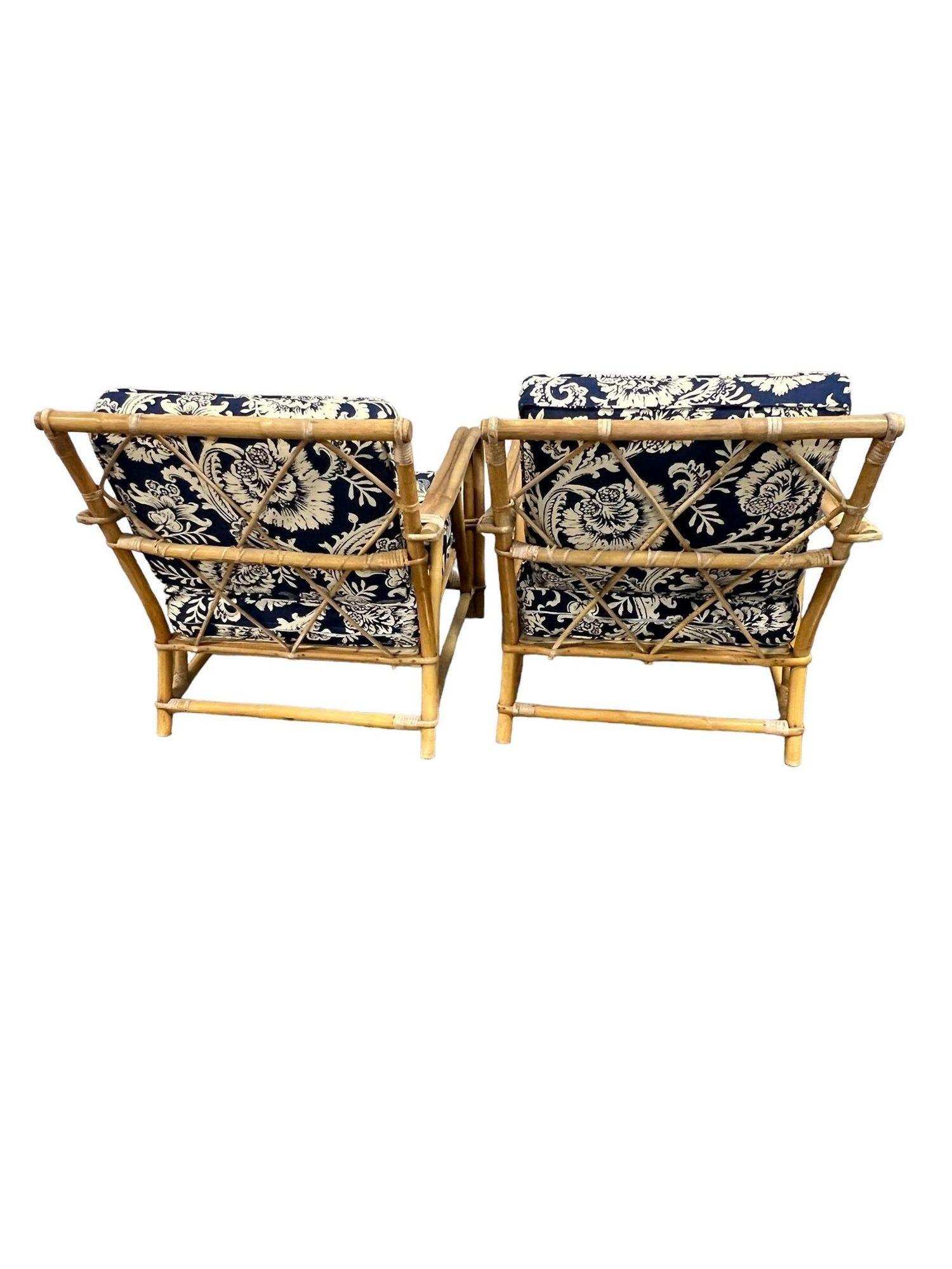 Chaise longue et canapé en rotin avec accoudoirs restaurés Ensemble de salon avec ottoman en vente 1