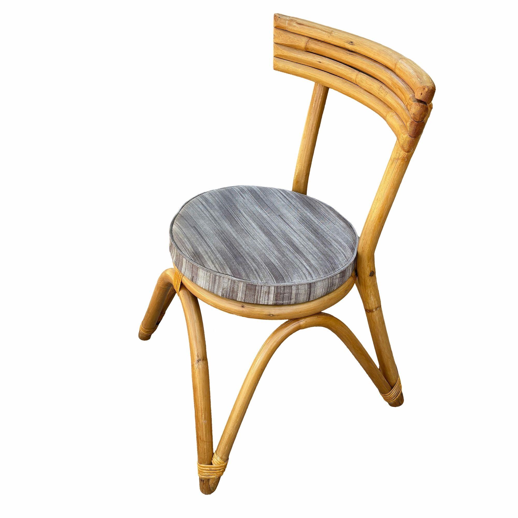 Restaurierter gewölbter Rattan-Esszimmerstuhl „Zig -Zag“ mit Beinen, Vierer-Set im Zustand „Hervorragend“ im Angebot in Van Nuys, CA