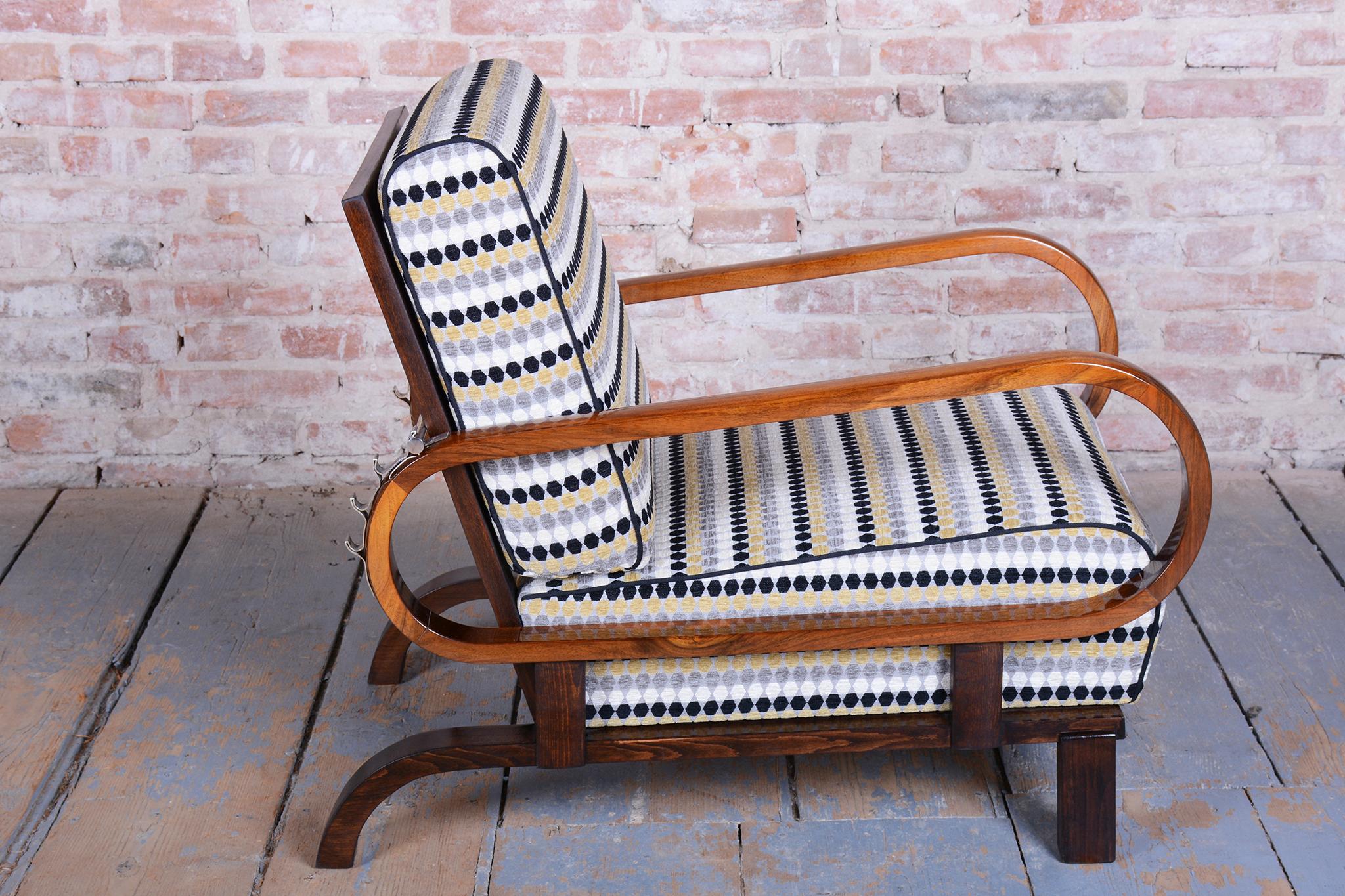 Début du 20ème siècle Fauteuil réglable Art déco restauré, par J. Halabala, UP Závody, République tchèque. 1920s en vente