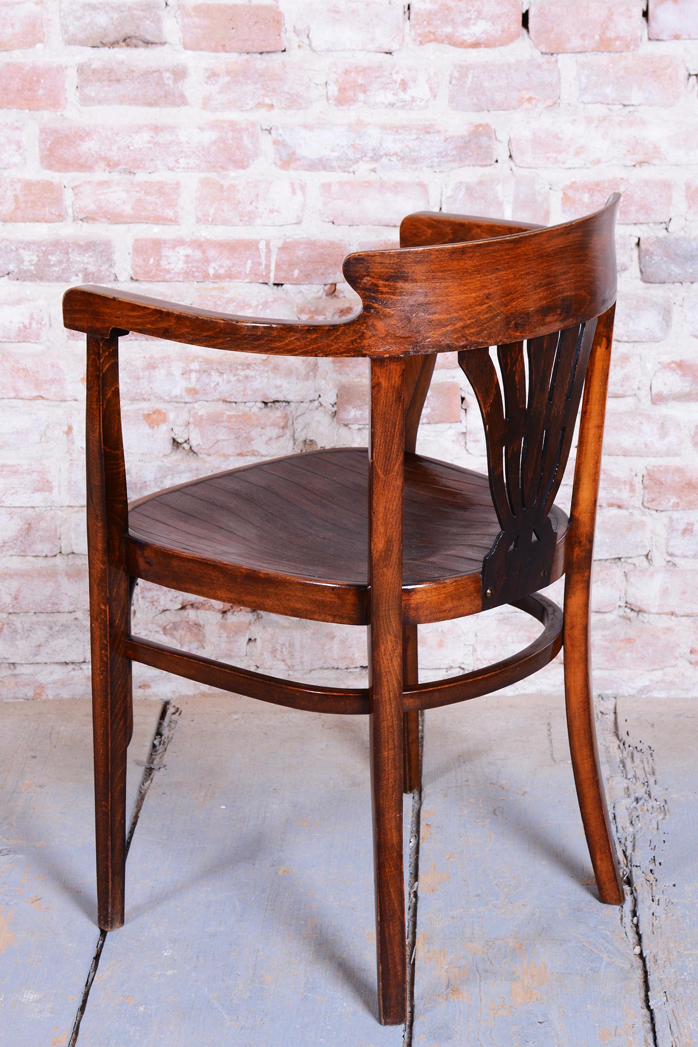 Début du 20ème siècle Fauteuil Art Déco restauré, par Fischel, Beeche, Polonais ravivé, Slovaquie, années 1900 en vente