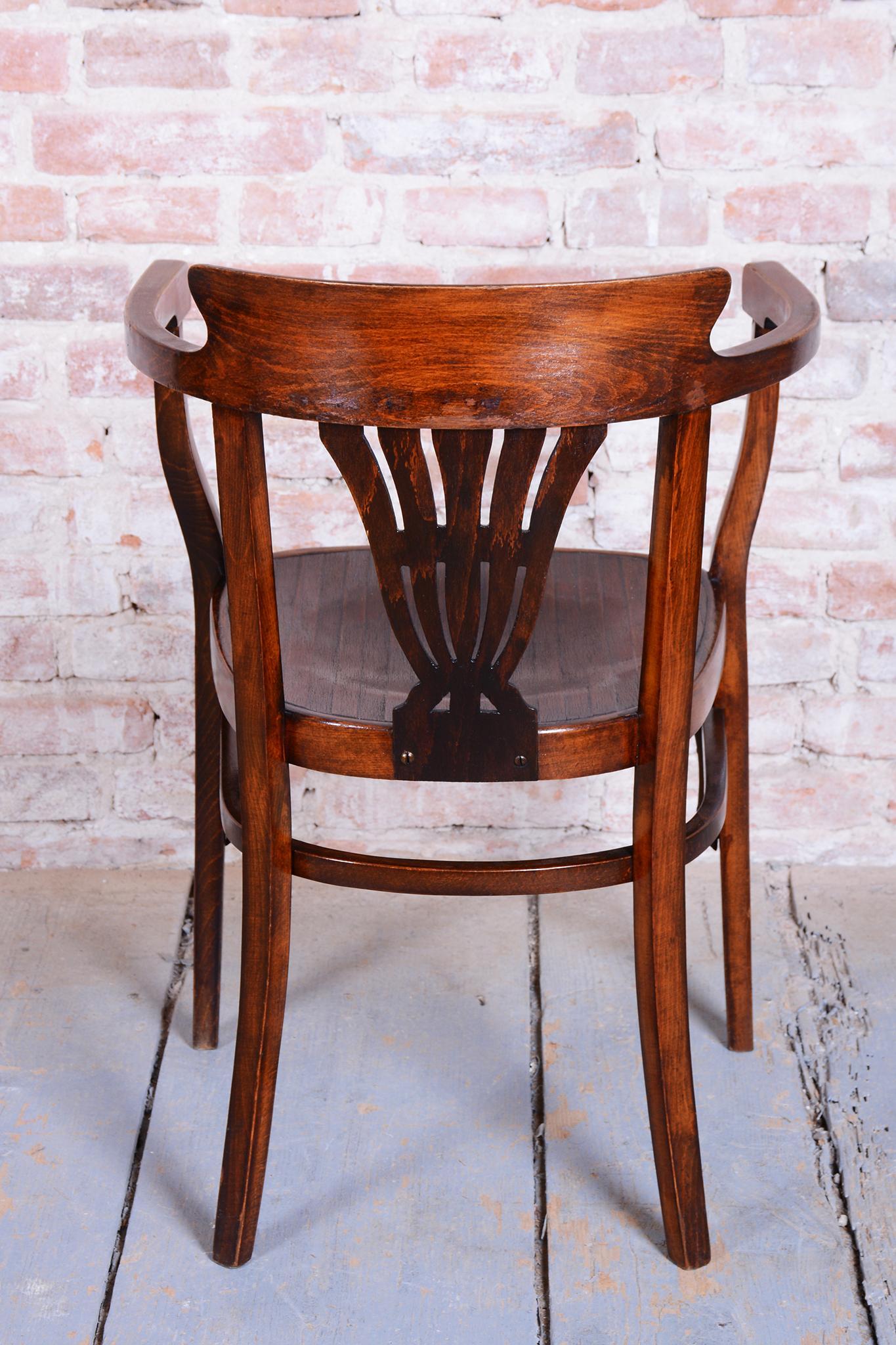 Bois Fauteuil Art Déco restauré, par Fischel, Beeche, Polonais ravivé, Slovaquie, années 1900 en vente