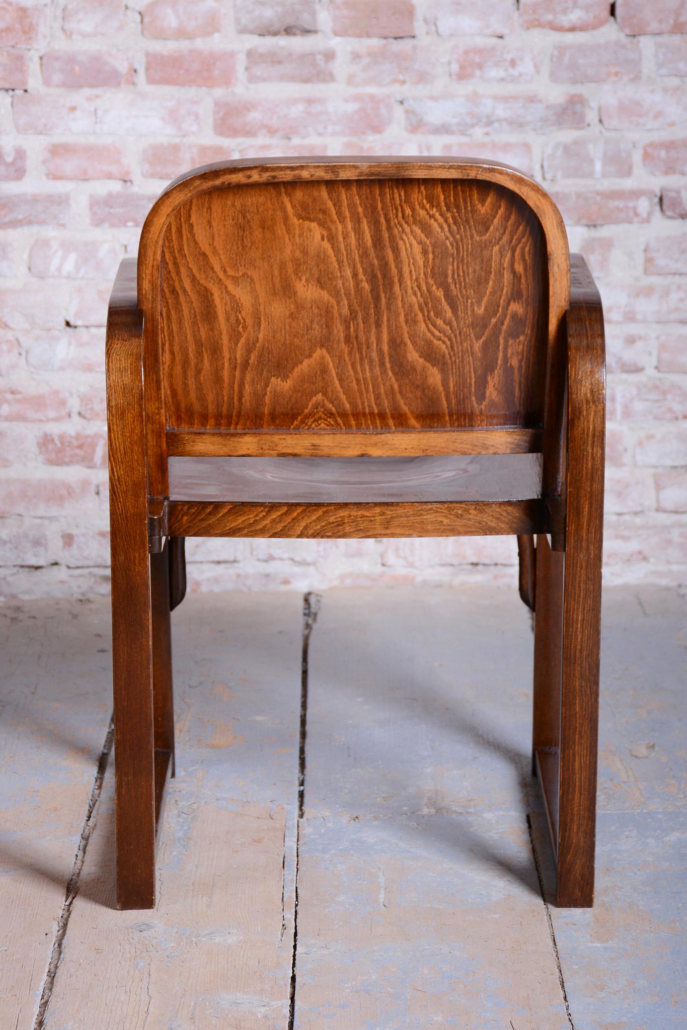 Hêtre Fauteuil Art Déco restauré, par Tatra, Pravenec, en hêtre, poli, tchèque, années 1930 en vente