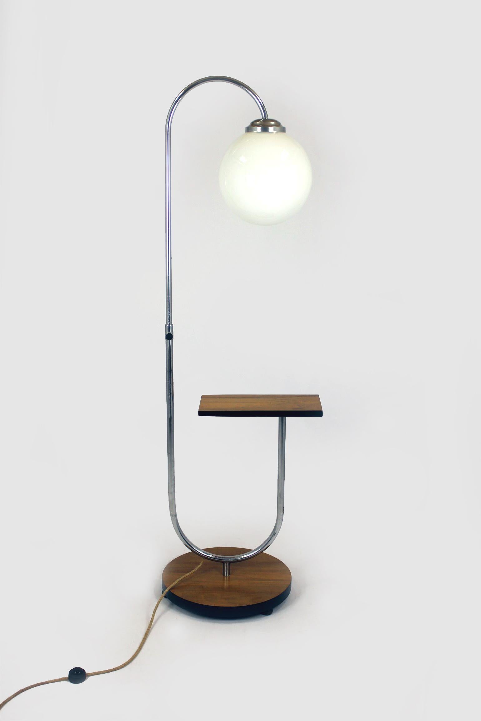 Restored Art Deco Bauhaus Floor Lamp by Jindrich Halabala, 1940s For Sale 5