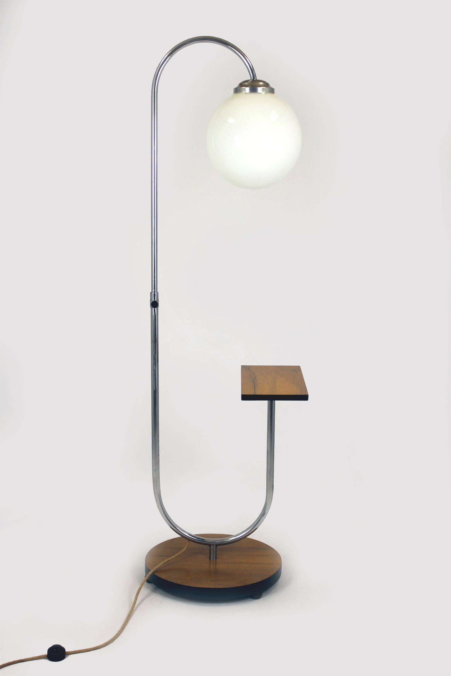 Restored Art Deco Bauhaus Floor Lamp by Jindrich Halabala, 1940s For Sale 7