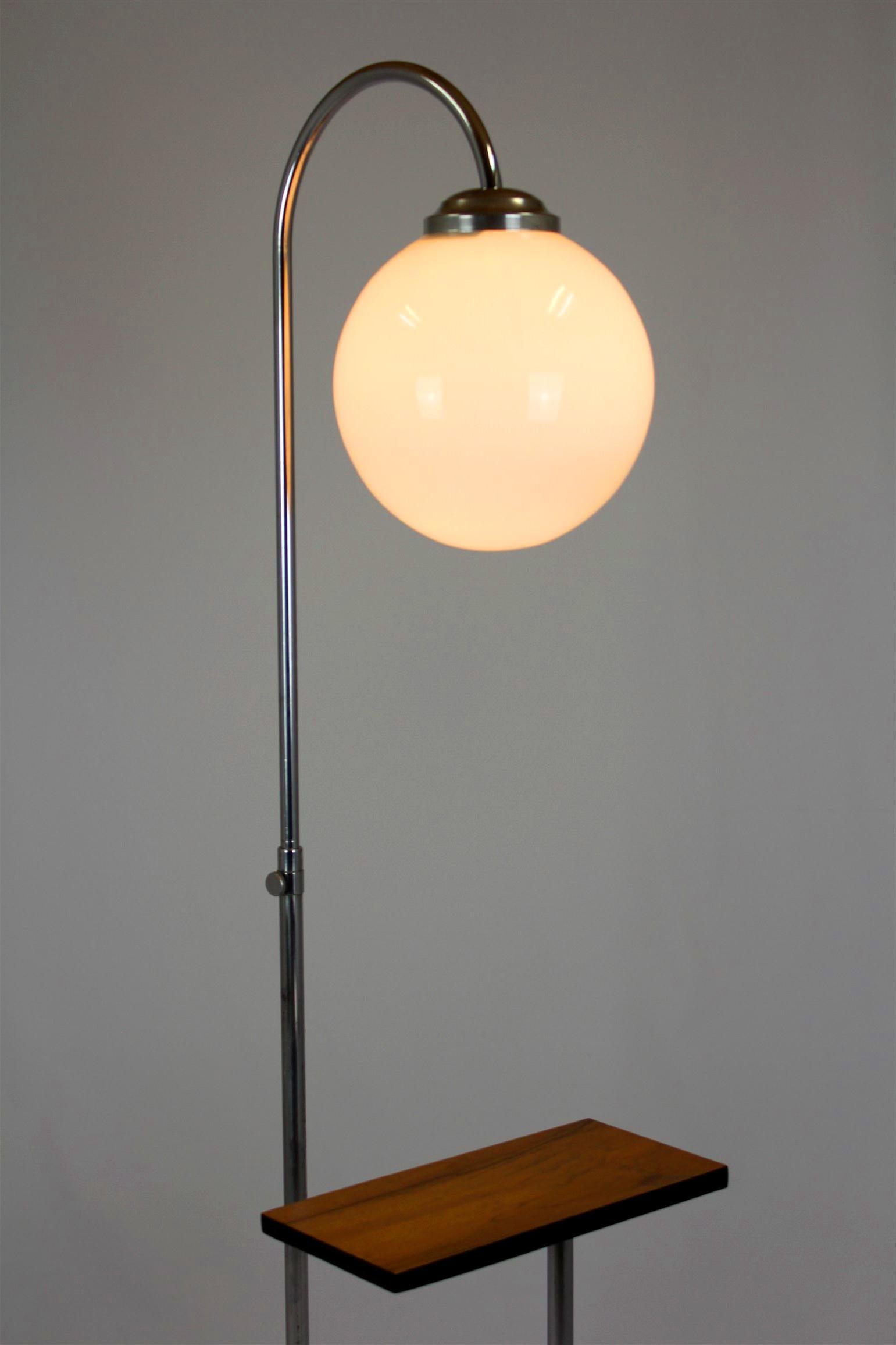 Restored Art Deco Bauhaus Floor Lamp by Jindrich Halabala, 1940s For Sale 14