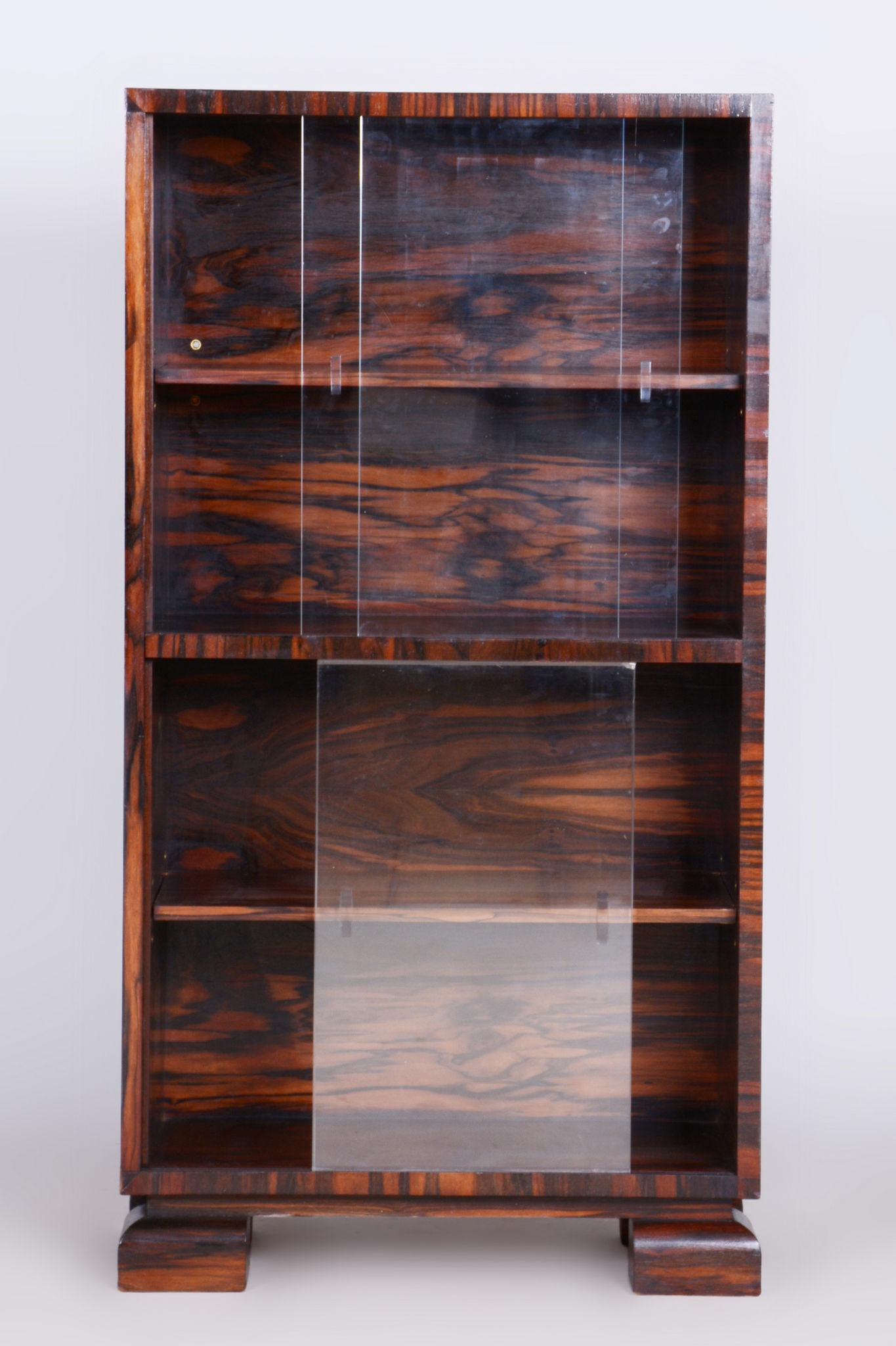 Restored Art Deco Bookcase, by Oldřich Liška, Macassar, Glass, Czech, 1930s In Good Condition For Sale In Horomerice, CZ