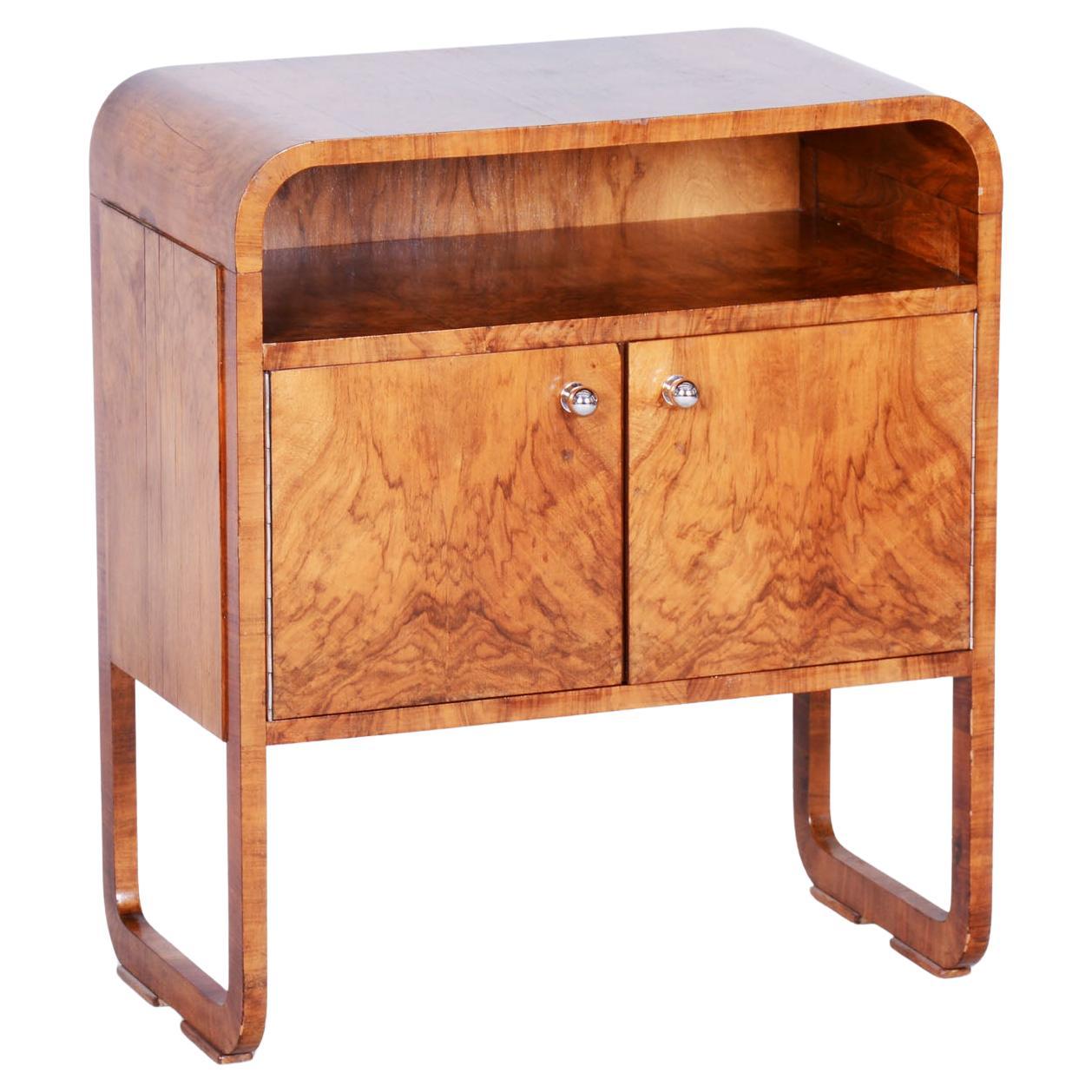 Restaurierter Art-Déco-Schrank, Nussbaum, Furnier, neu lackiert, polnisch, tschechisch, 1920er Jahre