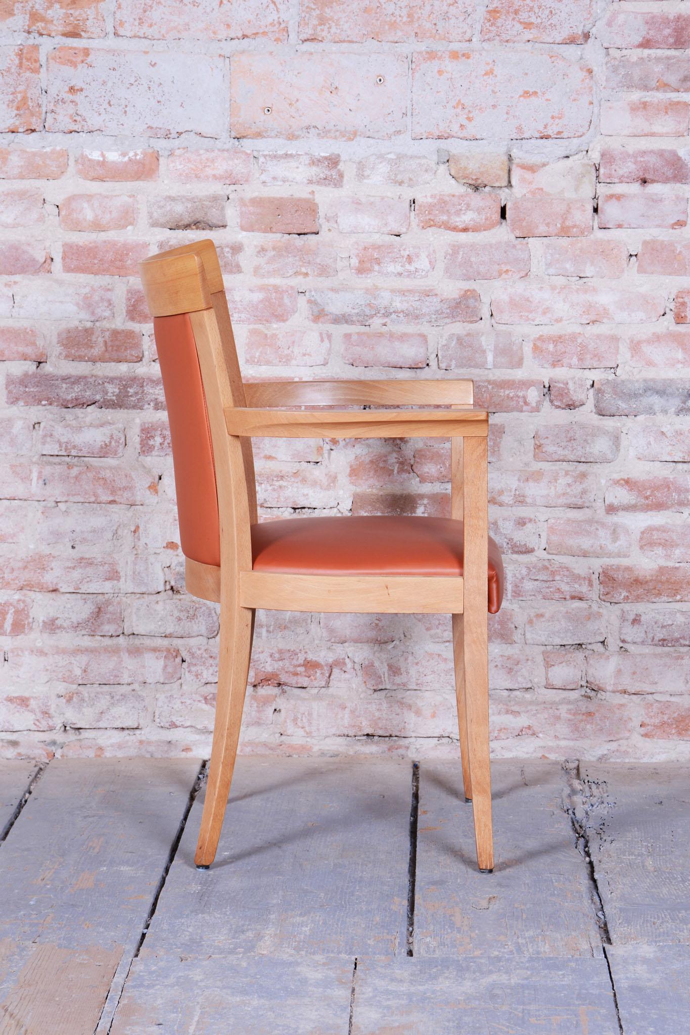 Silla Art Decó Restaurada, Haya, Polipiel, Retapizada, Italia, Años 80 Tapicería en venta