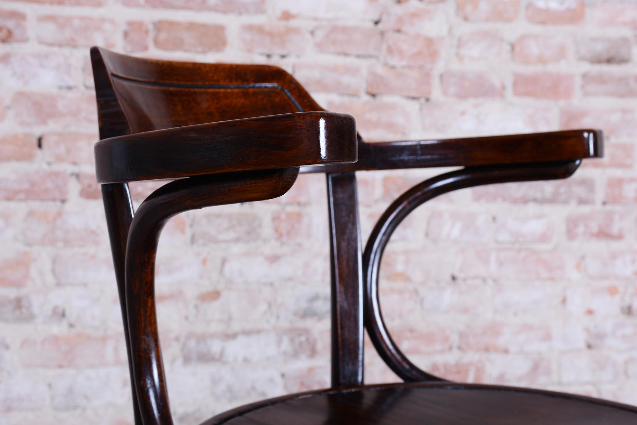Chaise Art déco restaurée, bois de hêtre, polonaise revisitée, tchèque, années 1920 en vente 1