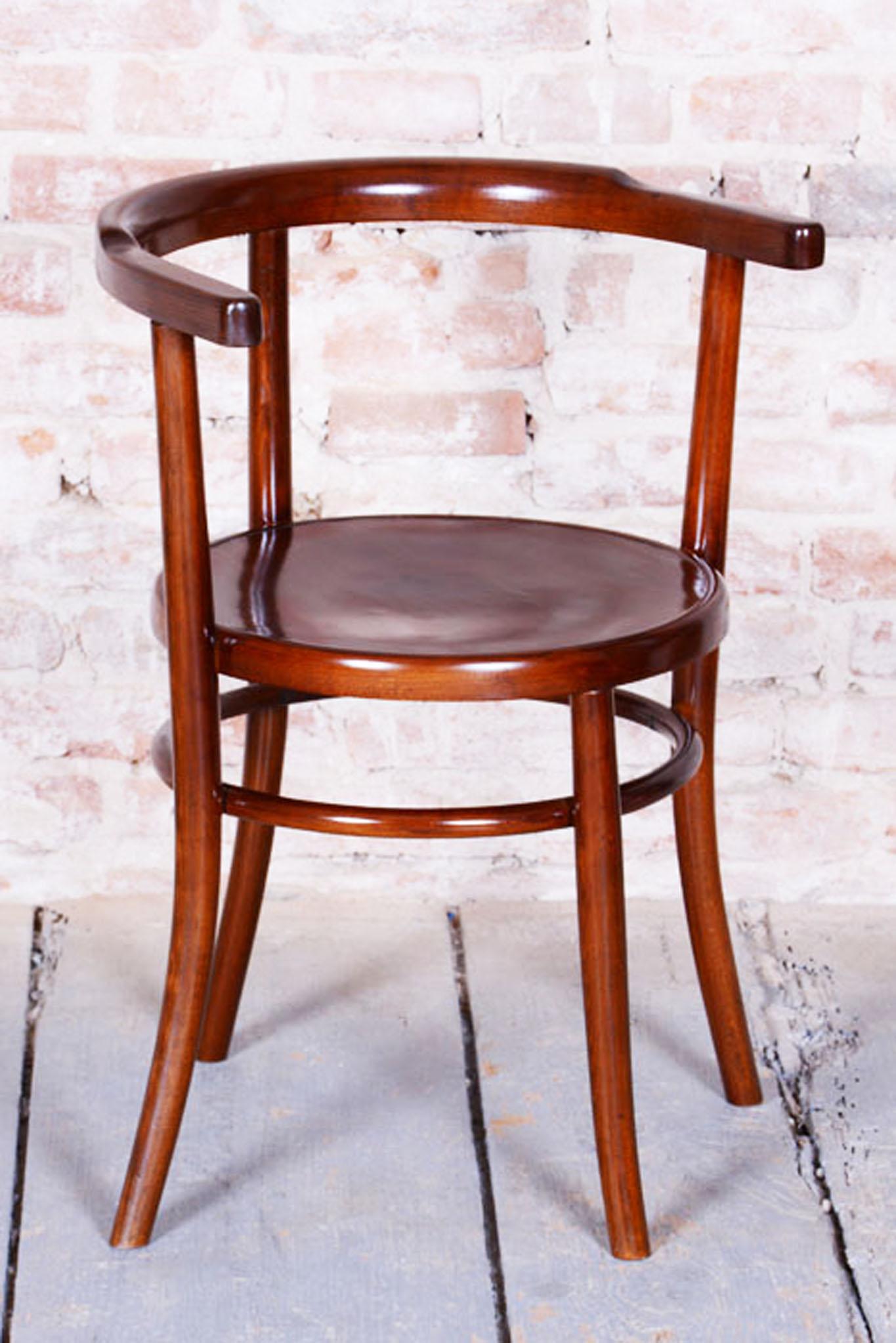 Restored Art Deco Chair, by Thonet, Beech, Revived Polish, Czech, 1920s In Good Condition For Sale In Brandys nad Labem, Středočeský kraj