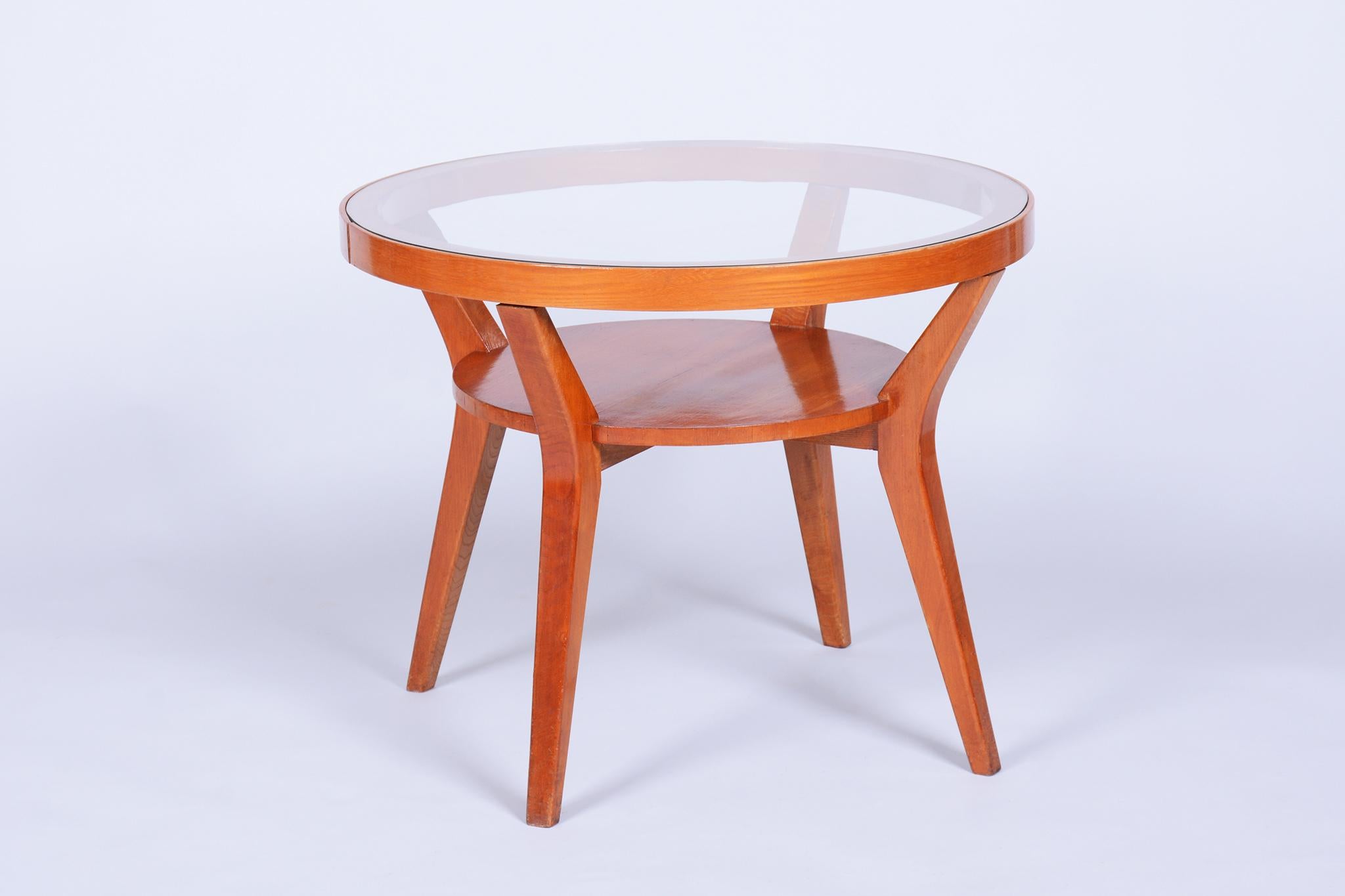 Architect: Karel Koželka and Antonín Kropáček
Maker: České umělecké dílny

This iconic round Art Deco coffee table, designed by designers Karel Koželka and Antonín Kropáček, comes from Czechoslovakia from the 1940s. It was manufactured by České