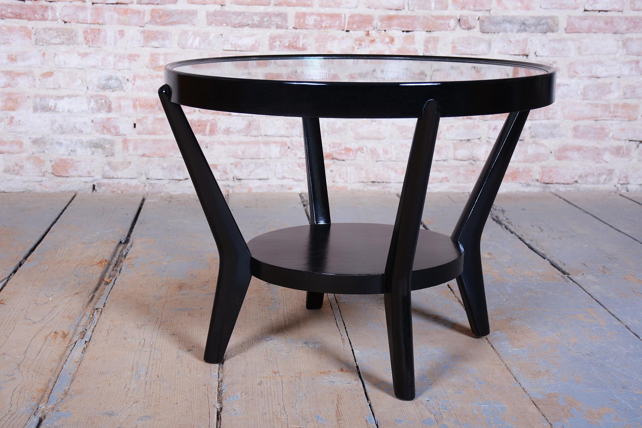 Tchèque Table basse Art déco restaurée, par Koželka et Kropáček, Oak, tchèque, années 1940 en vente