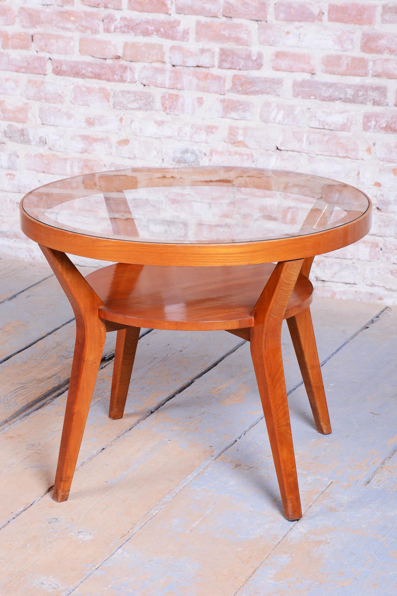 Restored Art Deco Coffee Table, by Koželka and Kropáček, Oak, Czech, 1940s In Good Condition For Sale In Brandys nad Labem, Středočeský kraj