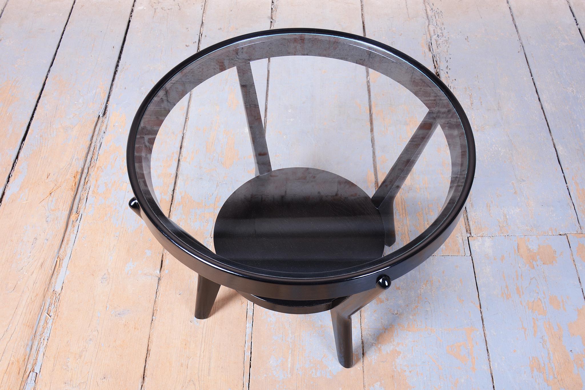 Table basse Art déco restaurée, par Koželka et Kropáček, Oak, tchèque, années 1940 en vente 1