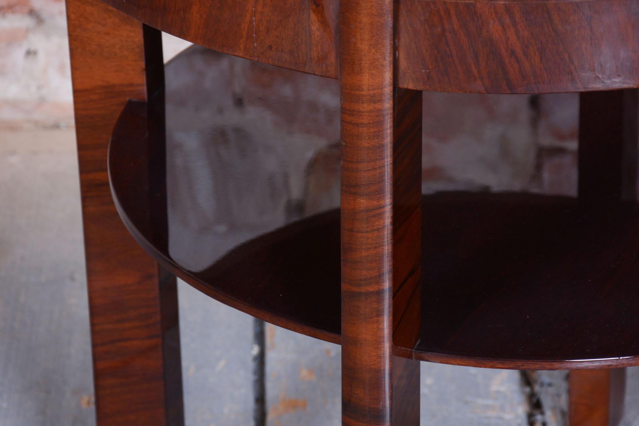 Table basse Art déco restaurée, noyer, polonais ravivé, tchèque, années 1920 Bon état - En vente à Brandys nad Labem, Středočeský kraj