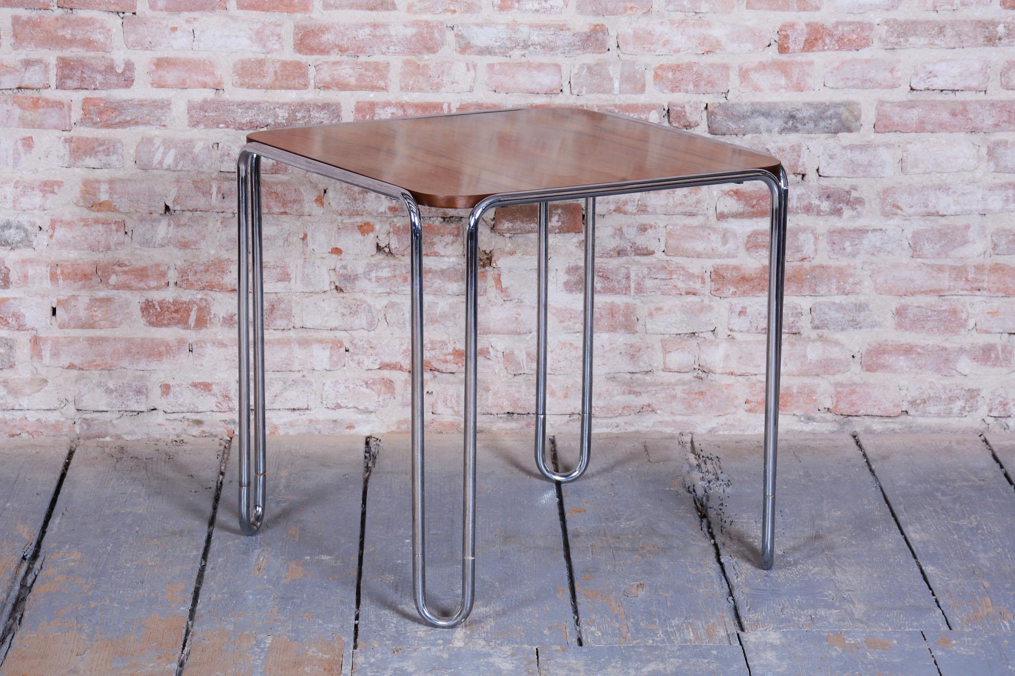 Restaurierter Art-Déco-Esstisch, von M. Breuer für Thonet, Nussbaum, Deutschland, 1930er Jahre (Art déco) im Angebot