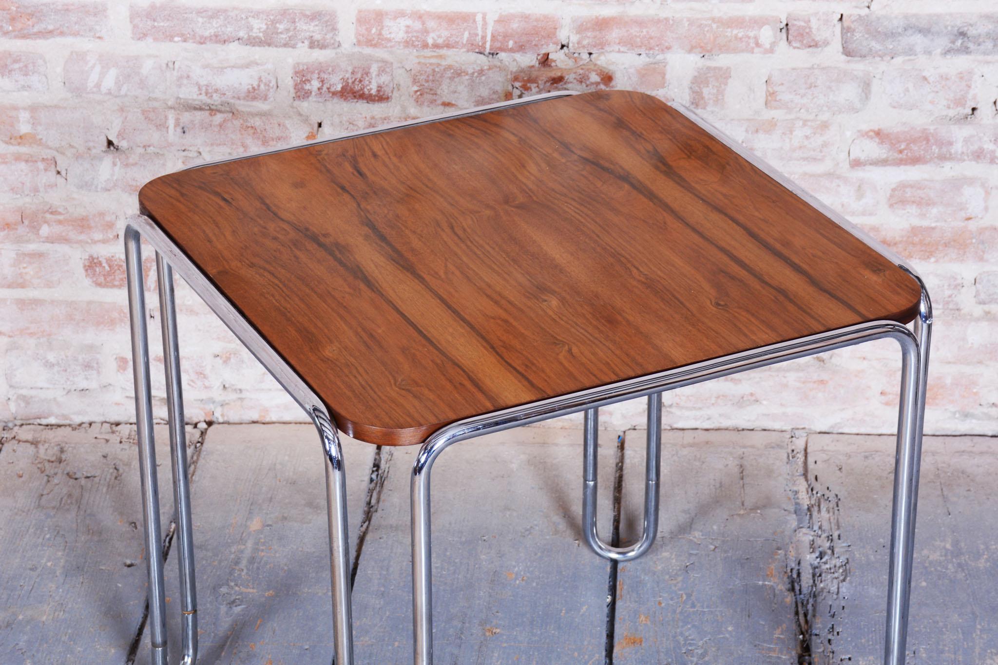 Restaurierter Art-Déco-Esstisch, von M. Breuer für Thonet, Nussbaum, Deutschland, 1930er Jahre im Zustand „Gut“ im Angebot in Brandys nad Labem, Středočeský kraj