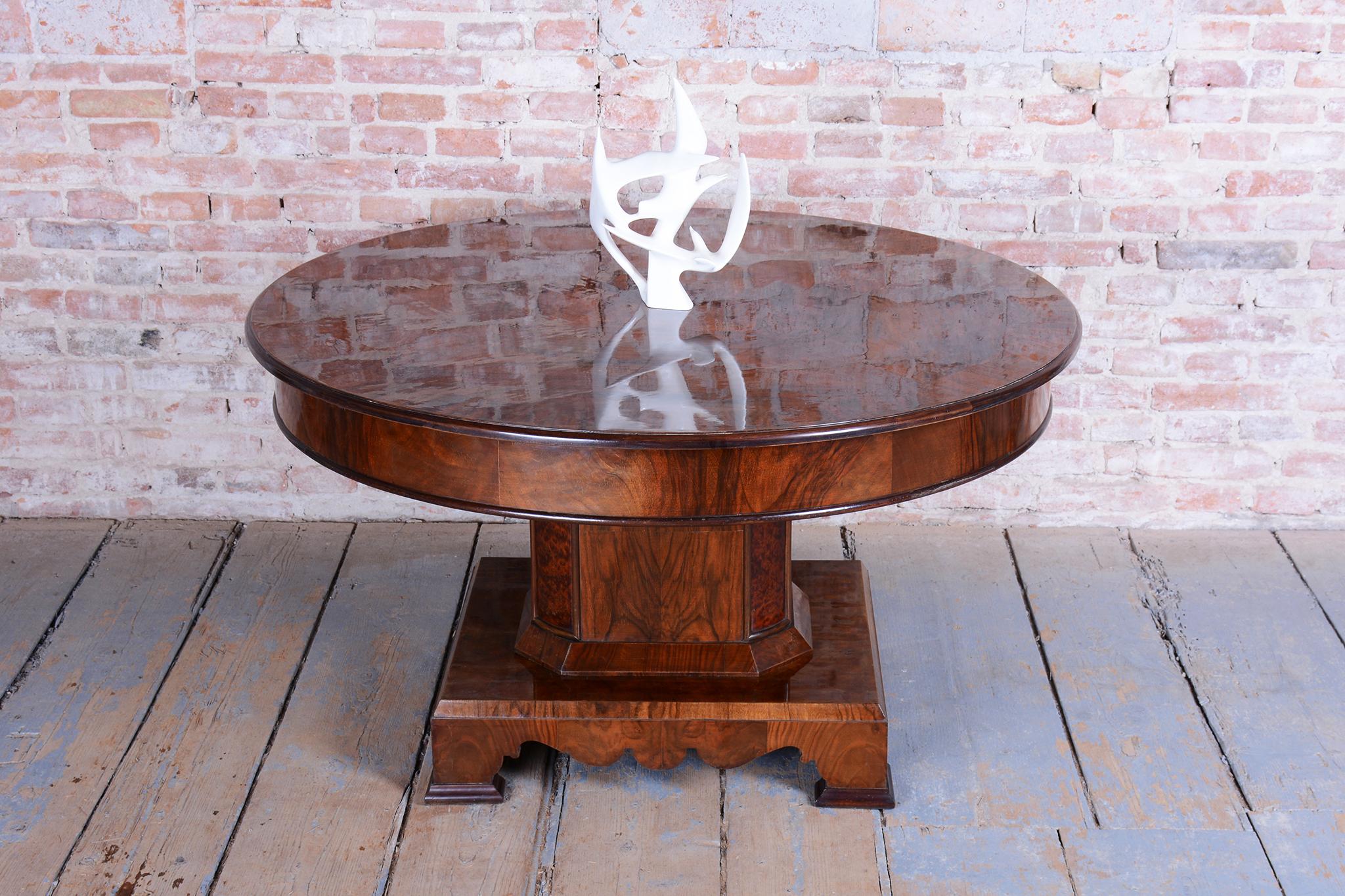 Restored Art Deco Dining Table, Walnut, Repolished, Czech, 1920s For Sale 5