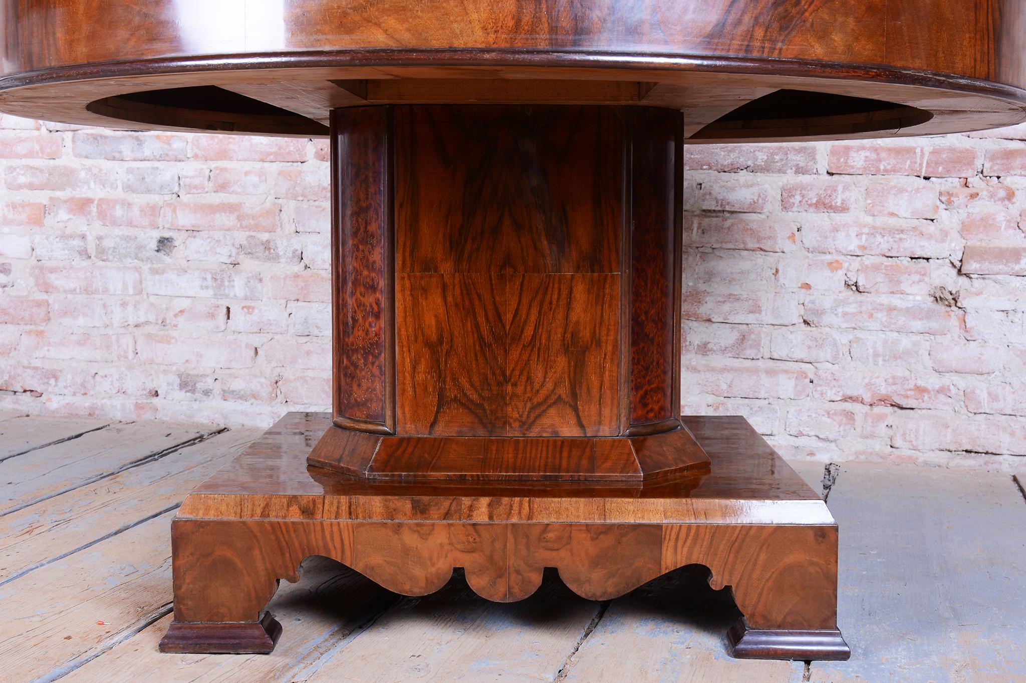 Restored Art Deco Dining Table, Walnut, Repolished, Czech, 1920s For Sale 1