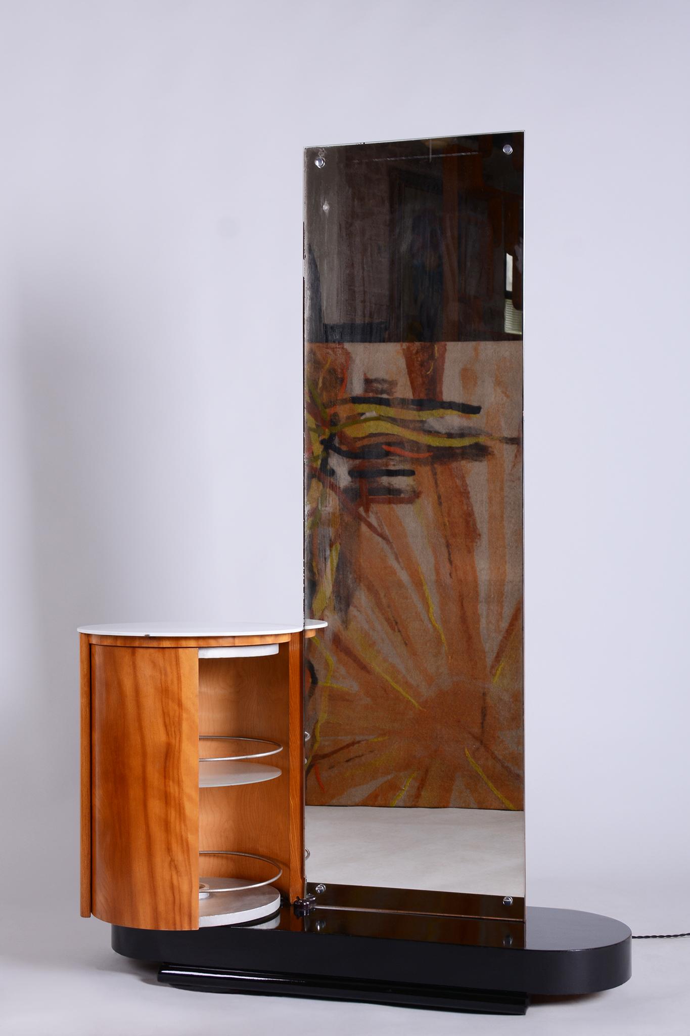 Introducing an elegant Art Deco dressing table with a mirror from the 1930s, designed by the iconic Jindřich Halabala for ÚP Závody in Czechoslovakia. It is crafted from high-quality blockboard with beautiful ash veneer and adorned with opaxite