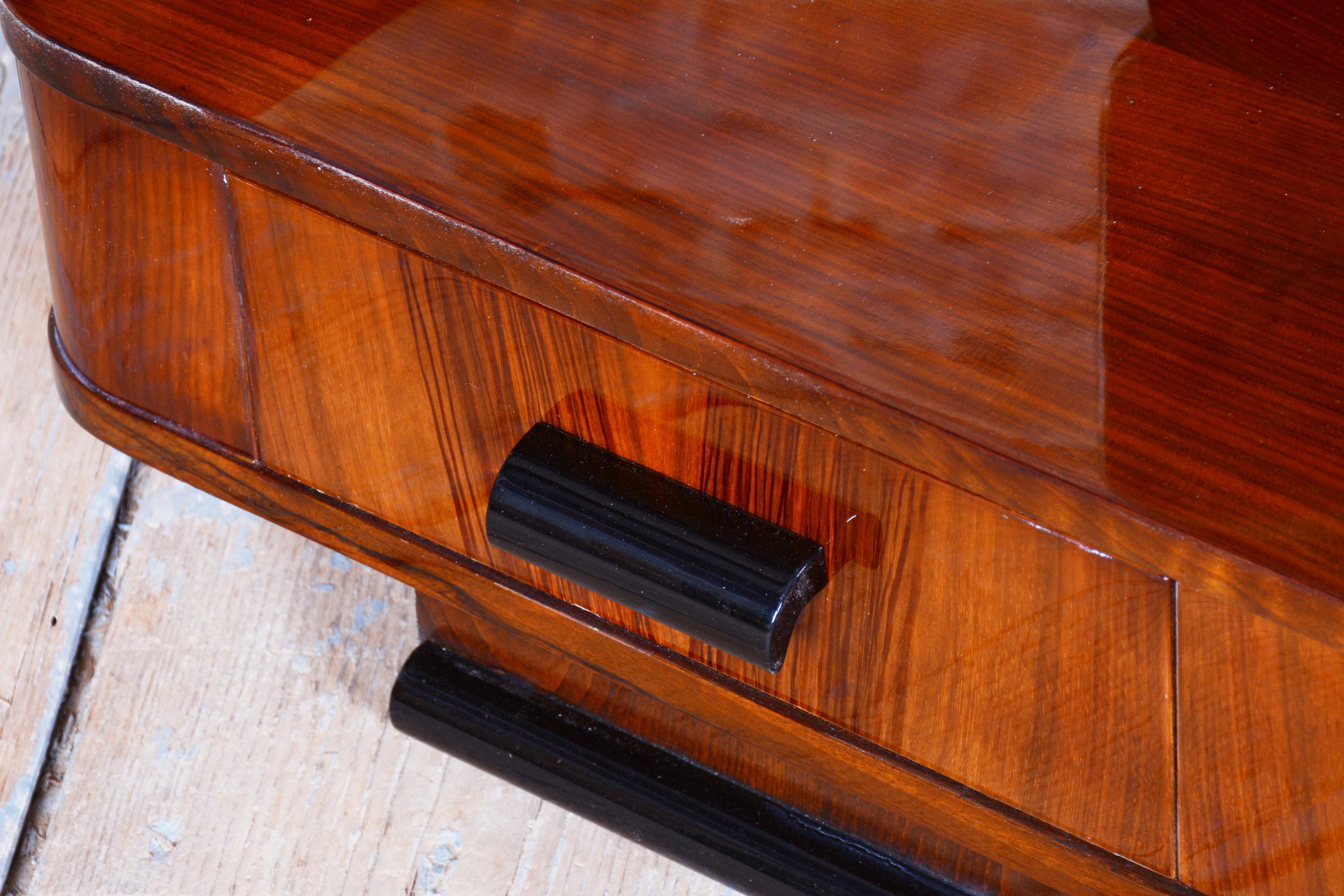 Restored Art Deco Dressing Mirror, by Halabala, UP Zavody, Walnut, Czech, 1930s In Good Condition For Sale In Brandys nad Labem, Středočeský kraj
