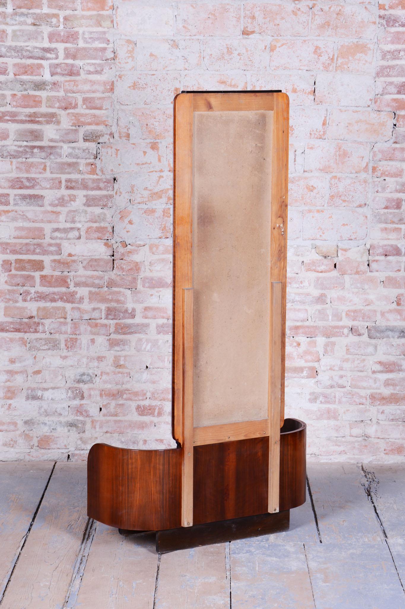 Restored Art Deco Dressing Mirror, by Halabala, UP Zavody, Walnut, Czech, 1930s For Sale 3
