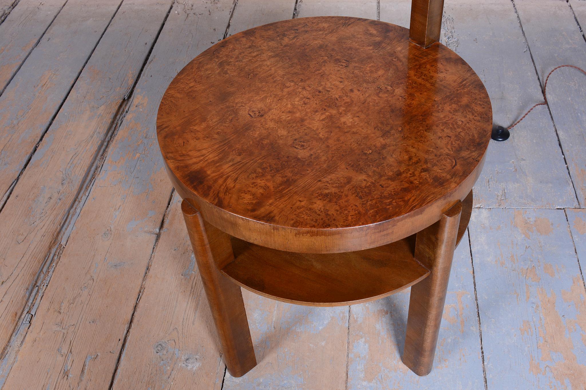 Milieu du XXe siècle Lampadaire Art Déco restauré, Beeche, Walnut, New Electrification, Czech, 1930s en vente