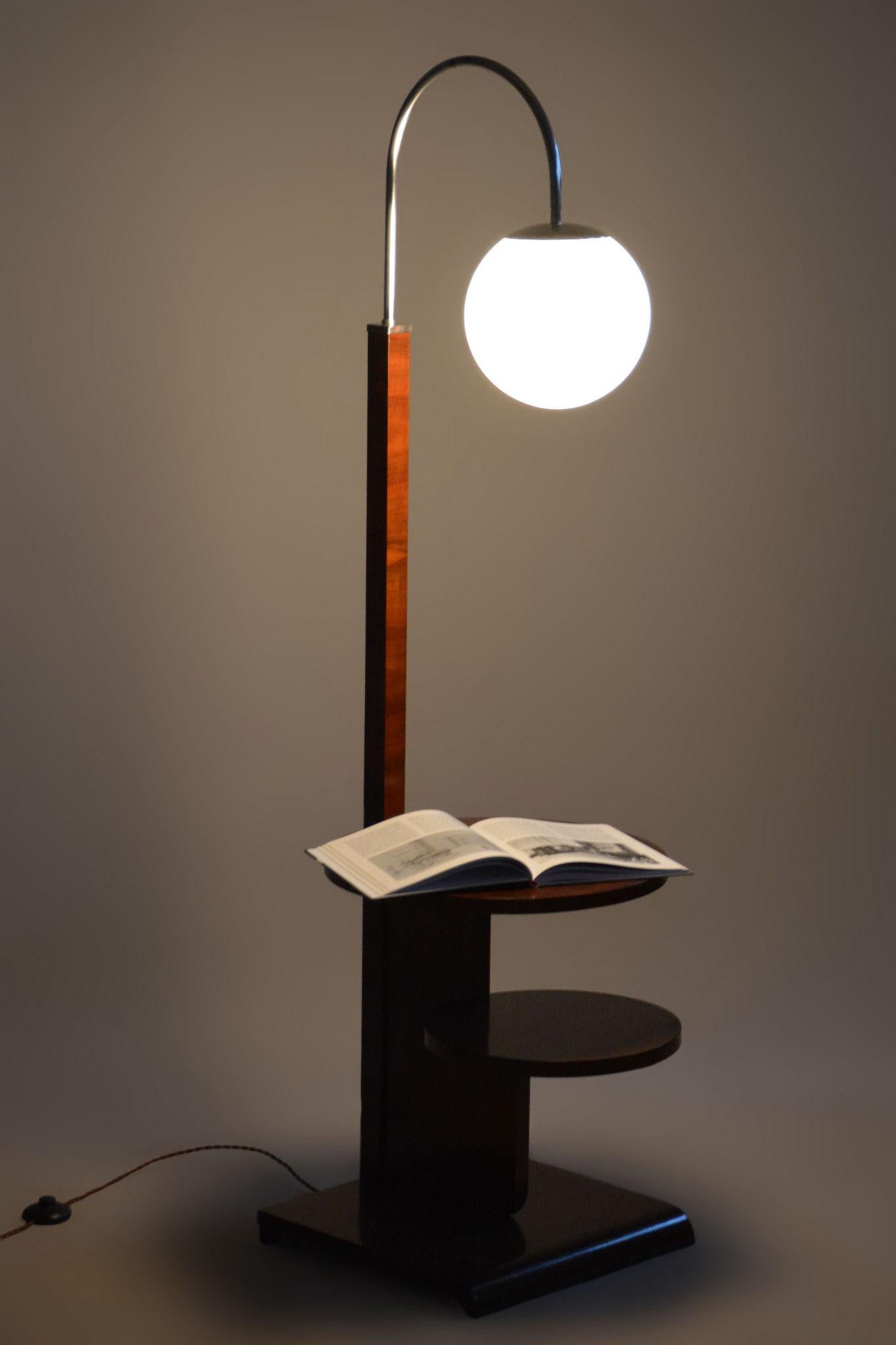 Lampadaire Art déco restauré, par J. Halabala, Up Závody, noyer, tchèque, années 1920 en vente 6