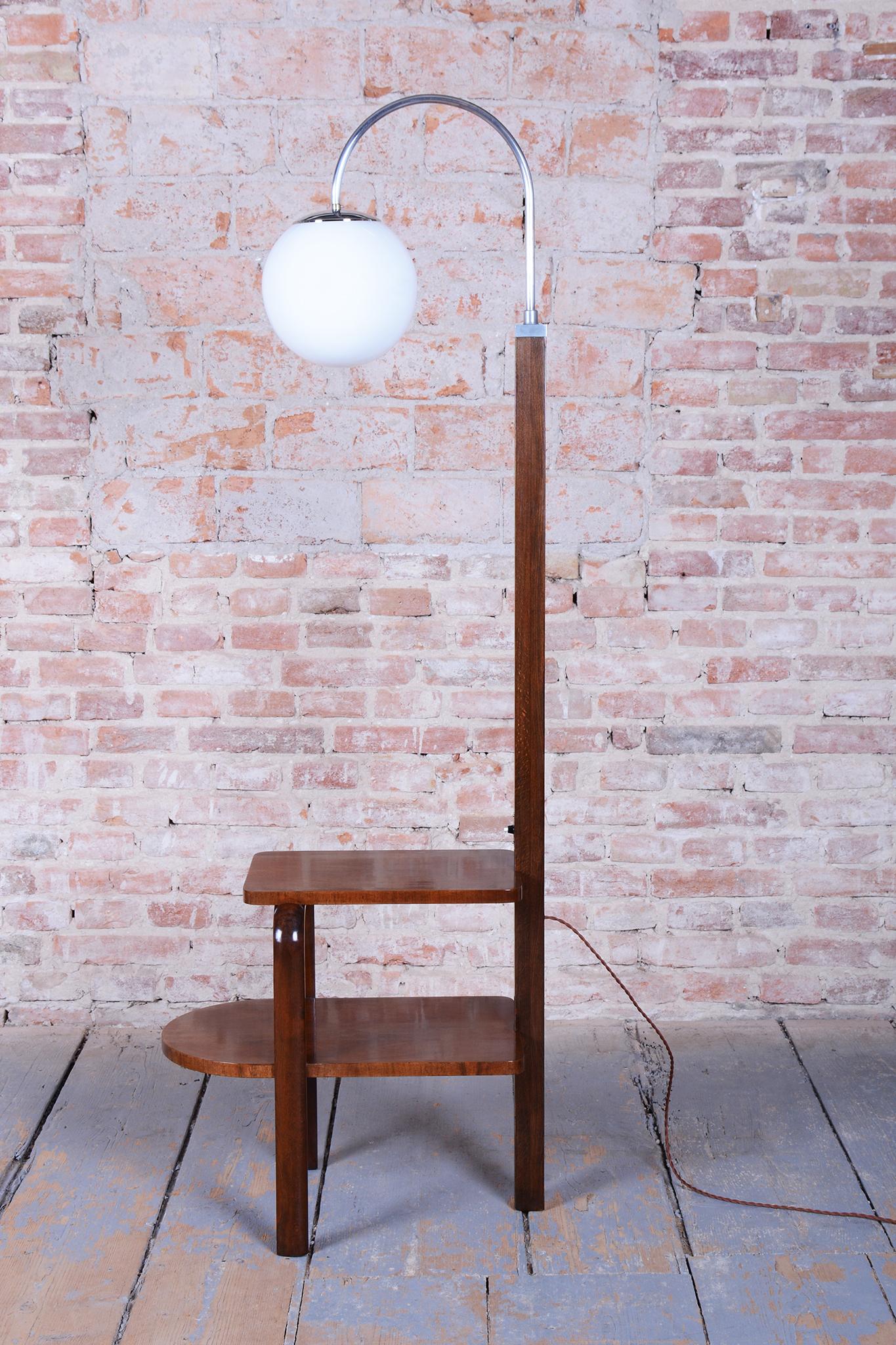 Ceco Lampada da terra Art Deco restaurata, di Thonet, cromo, Beeche, noce, ceco, anni '30 in vendita